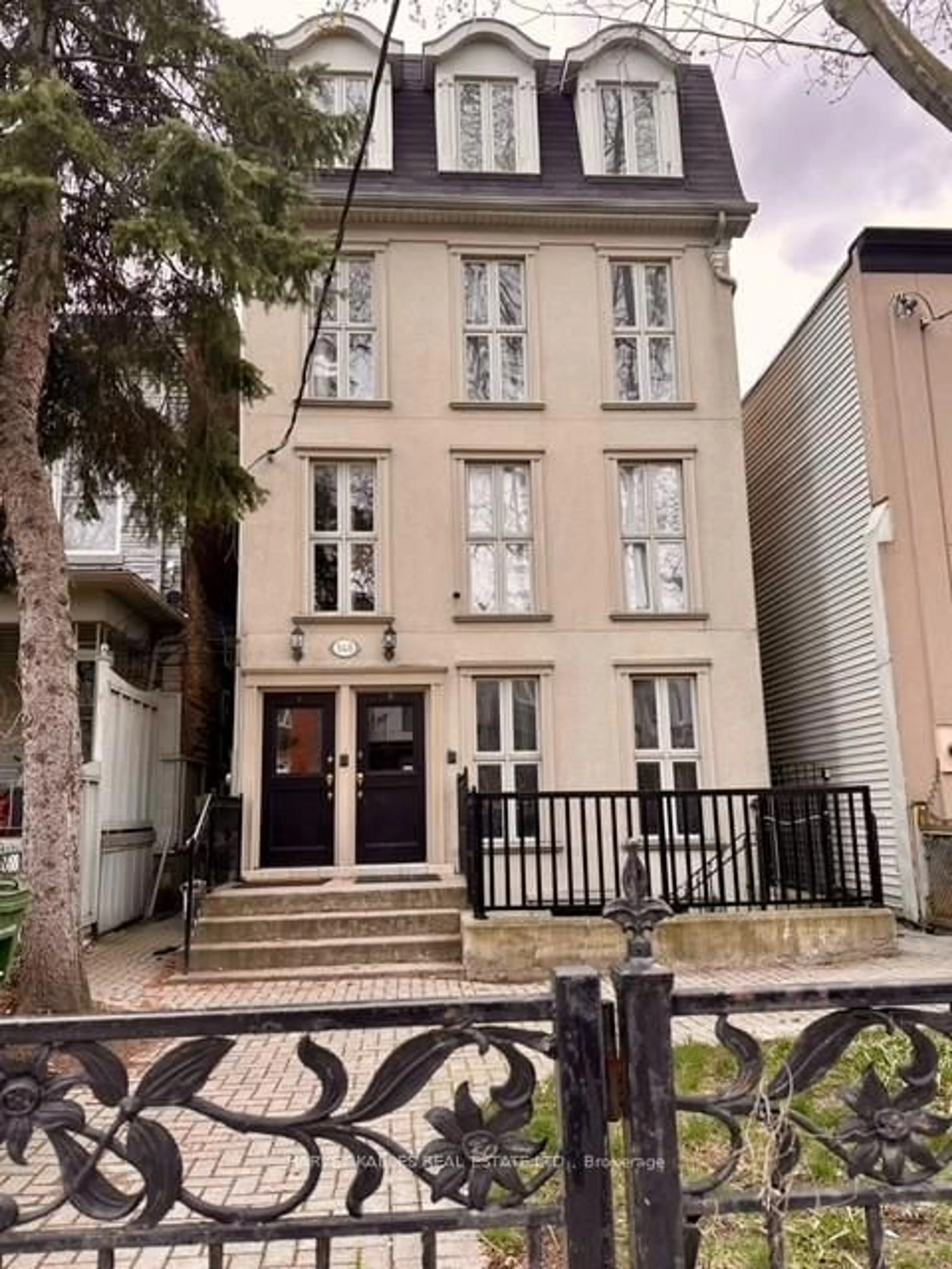 Unknown for 148 Borden St, Toronto Ontario M5S 2N3