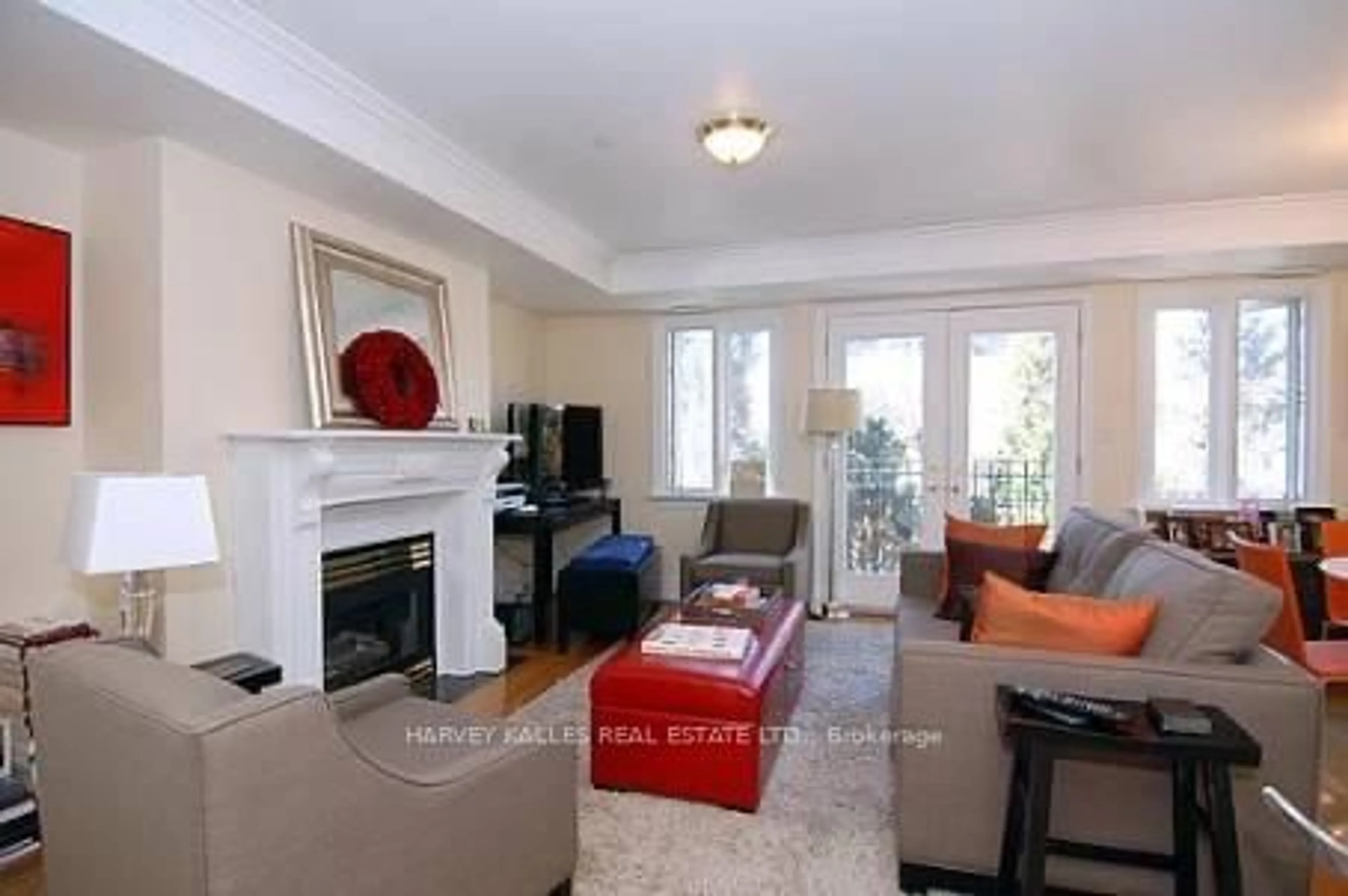Living room with furniture, unknown for 148 Borden St, Toronto Ontario M5S 2N3