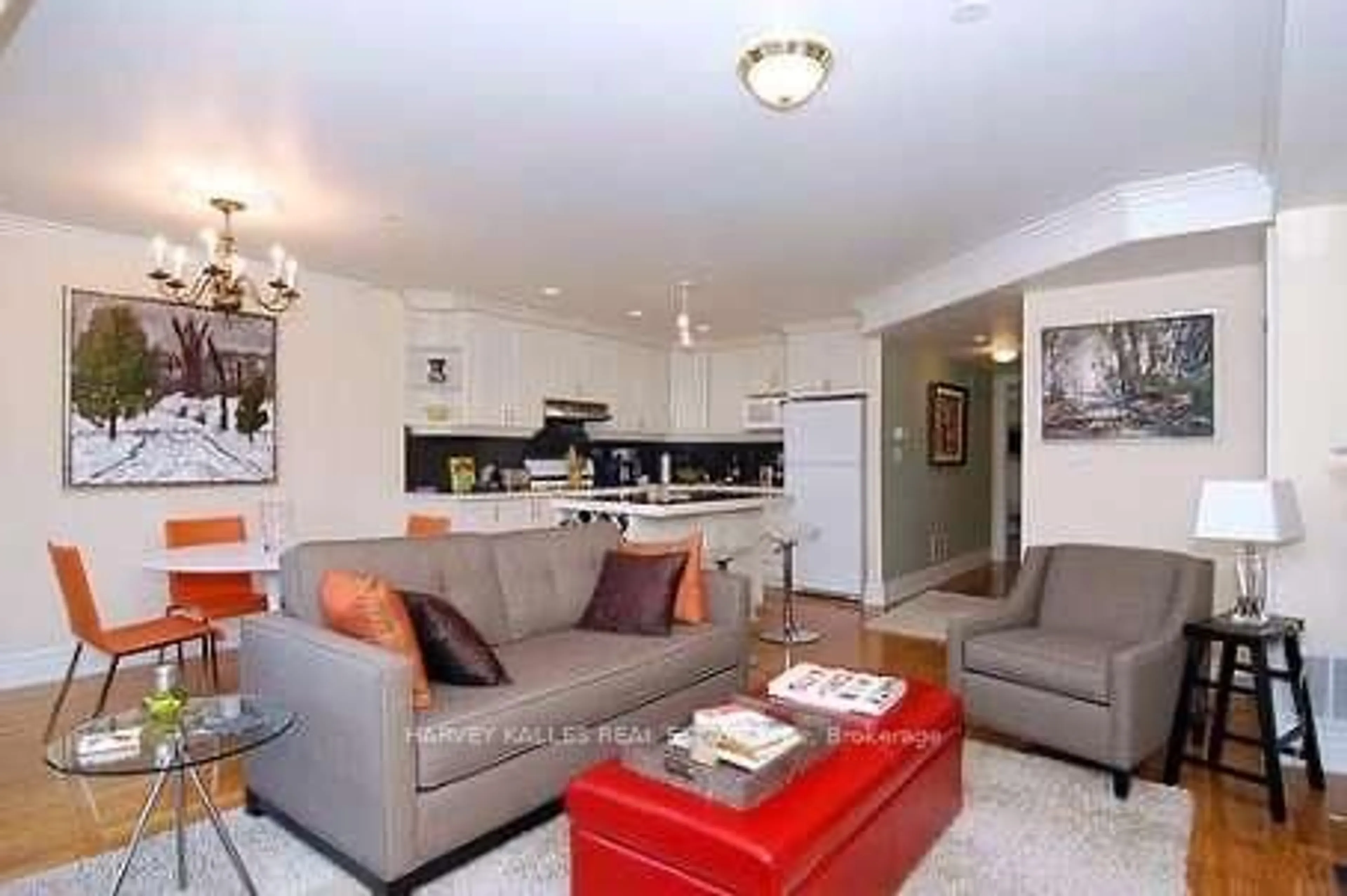 Living room with furniture, unknown for 148 Borden St, Toronto Ontario M5S 2N3