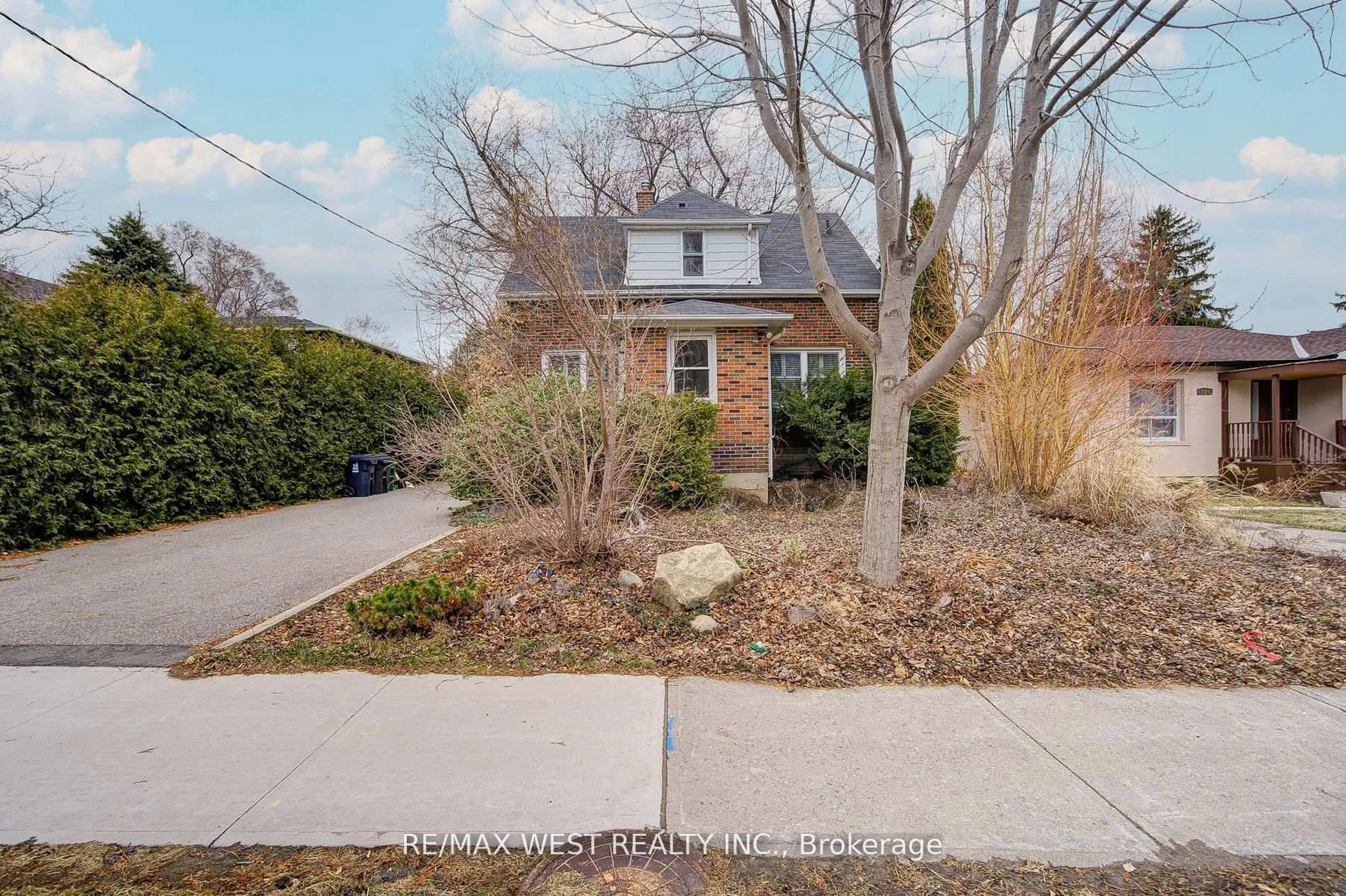 Home with brick exterior material, street for 292 Horsham Ave, Toronto Ontario M2R 1G4