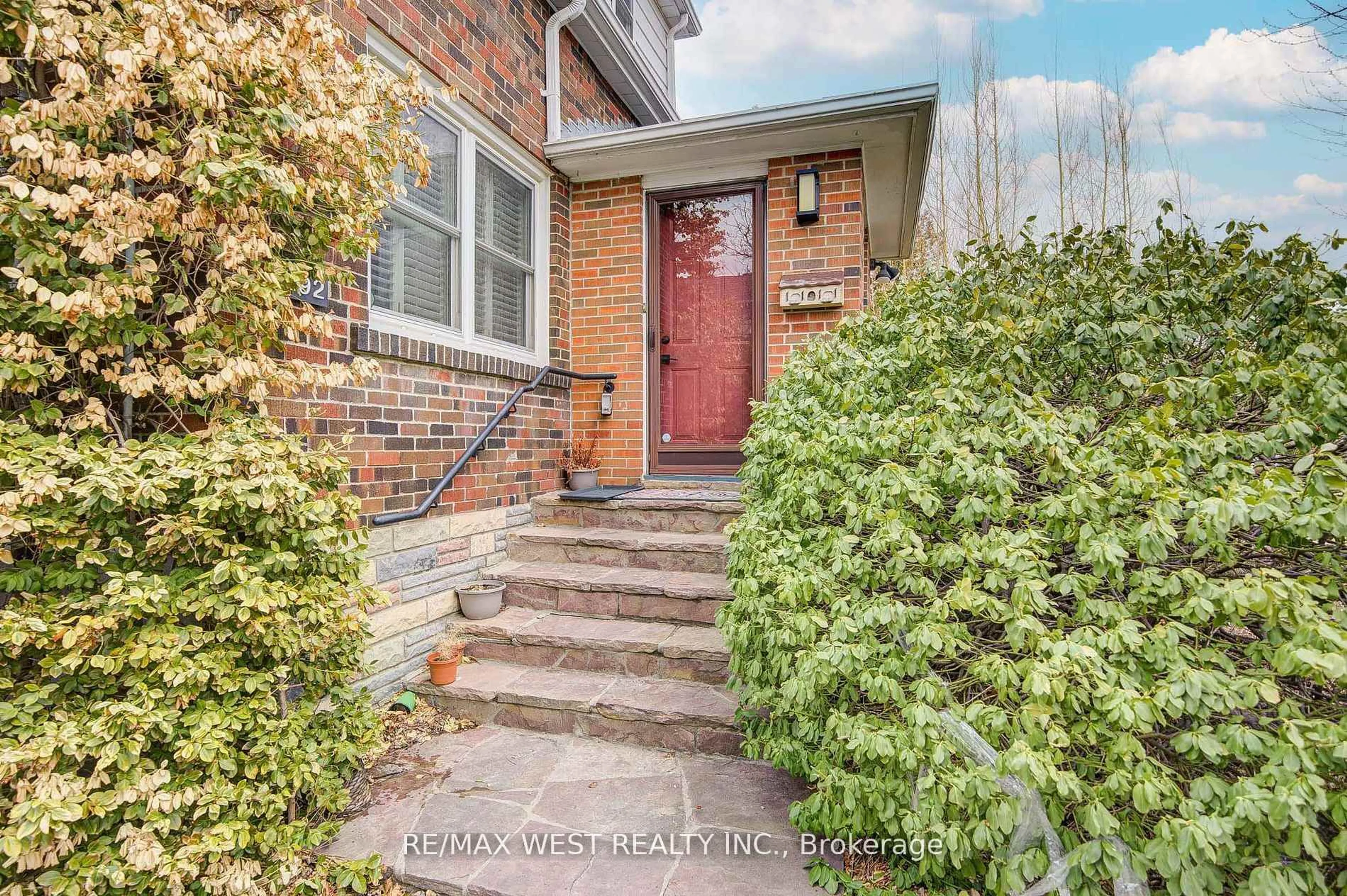 Home with brick exterior material, street for 292 Horsham Ave, Toronto Ontario M2R 1G4