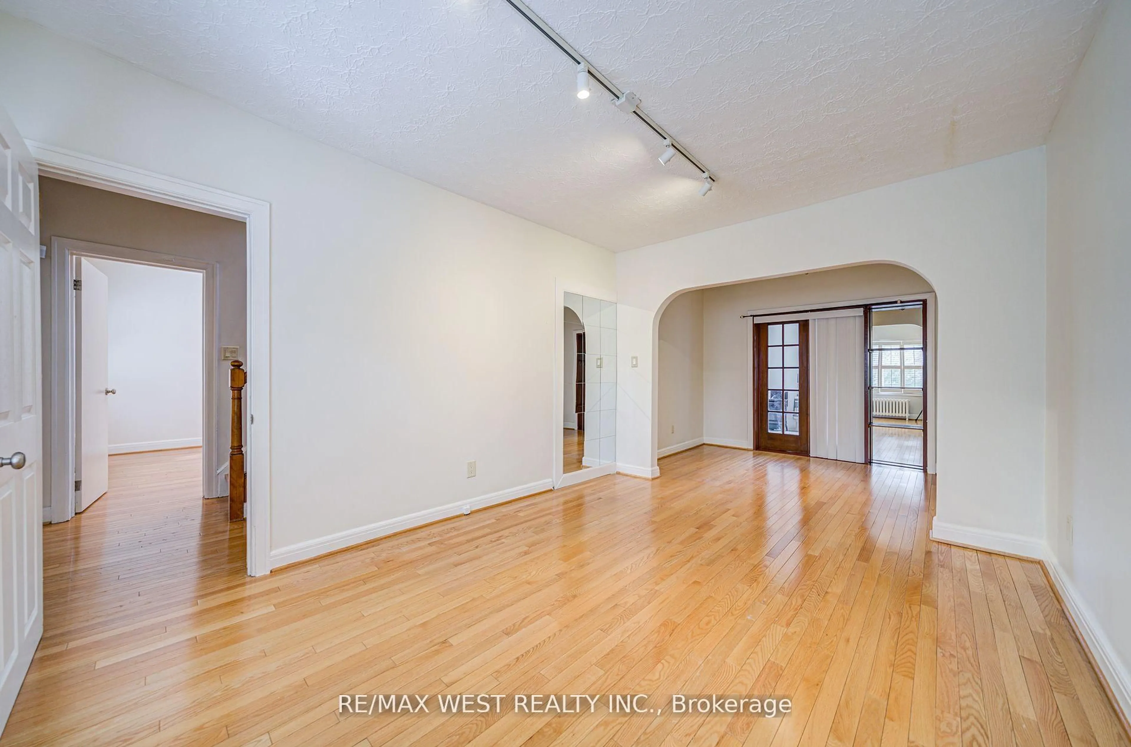 Unknown for 292 Horsham Ave, Toronto Ontario M2R 1G4