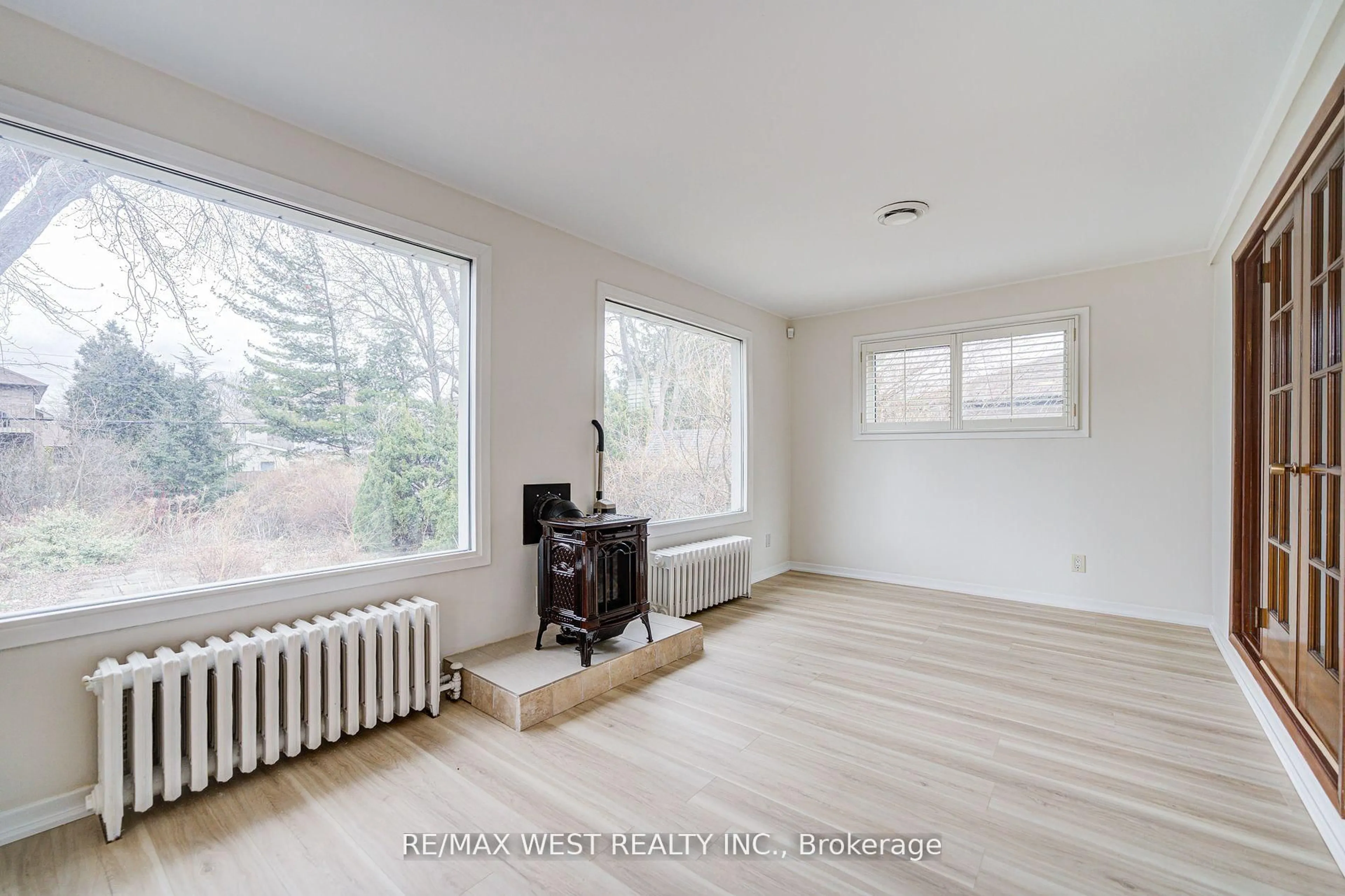 A pic of a room for 292 Horsham Ave, Toronto Ontario M2R 1G4