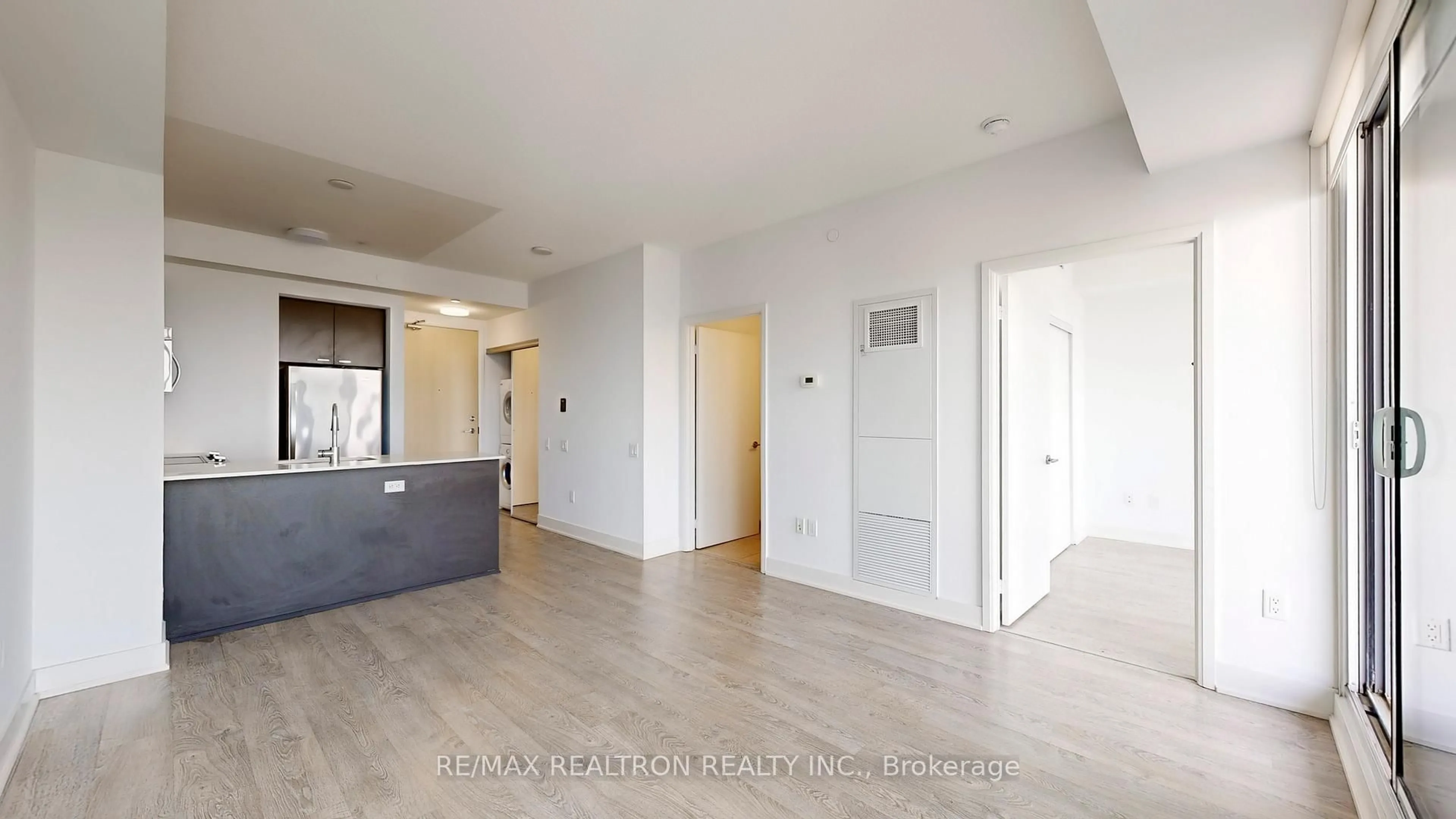 A pic of a room for 30 Roehampton Ave #3003, Toronto Ontario M4P 0B9