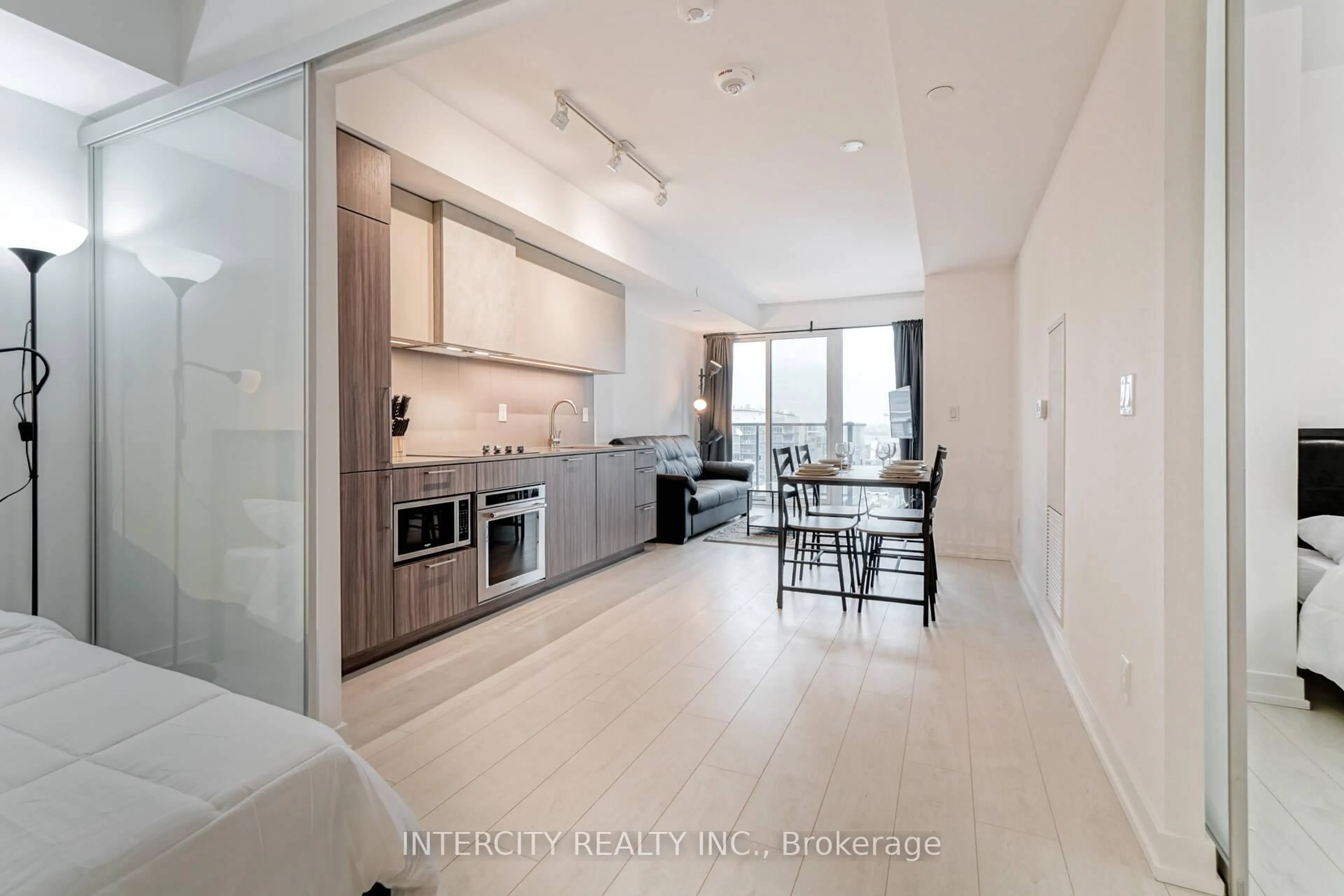 Unknown for 19 Western Battery Rd #2709, Toronto Ontario M6K 3S4