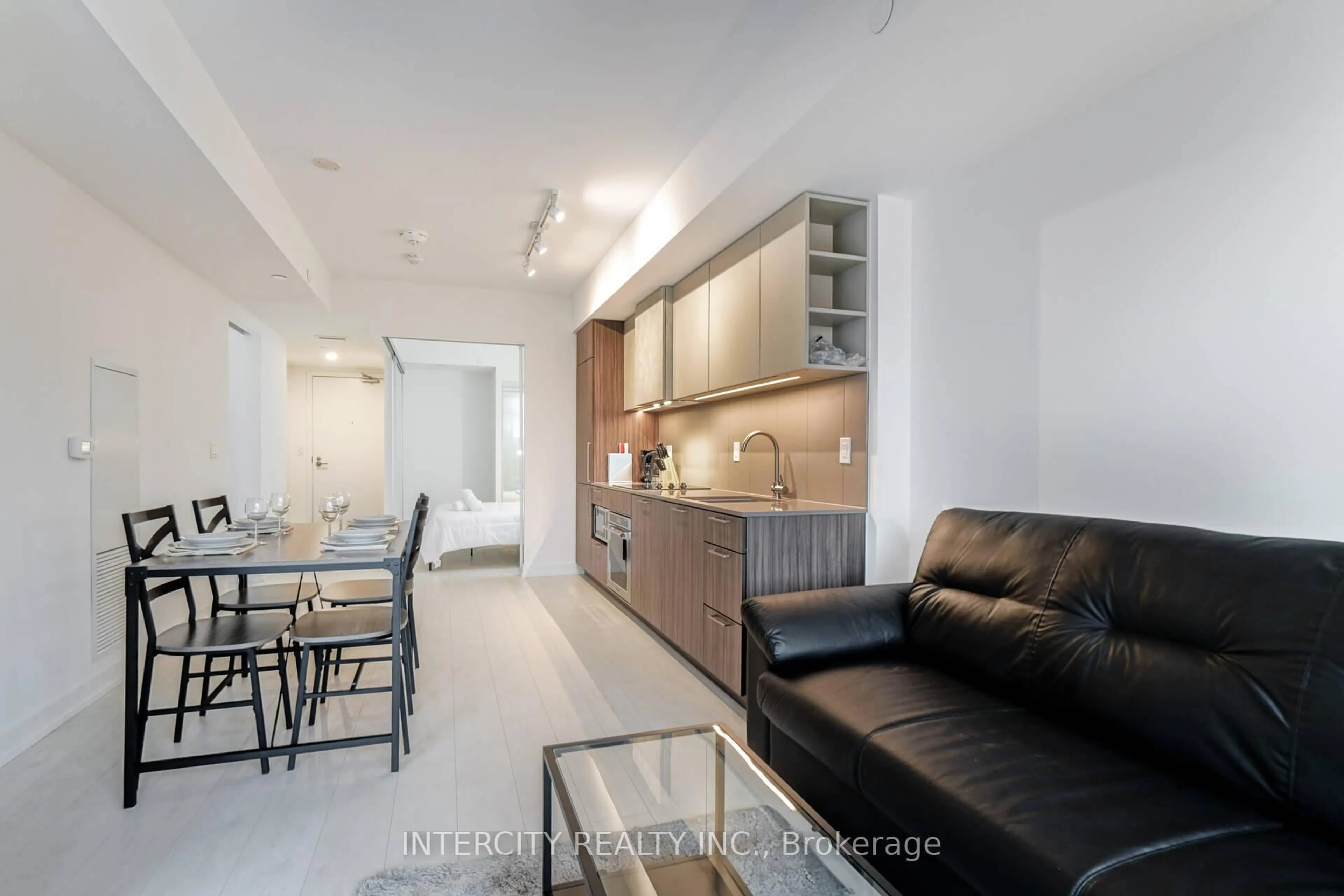 Open concept kitchen, unknown for 19 Western Battery Rd #2709, Toronto Ontario M6K 3S4