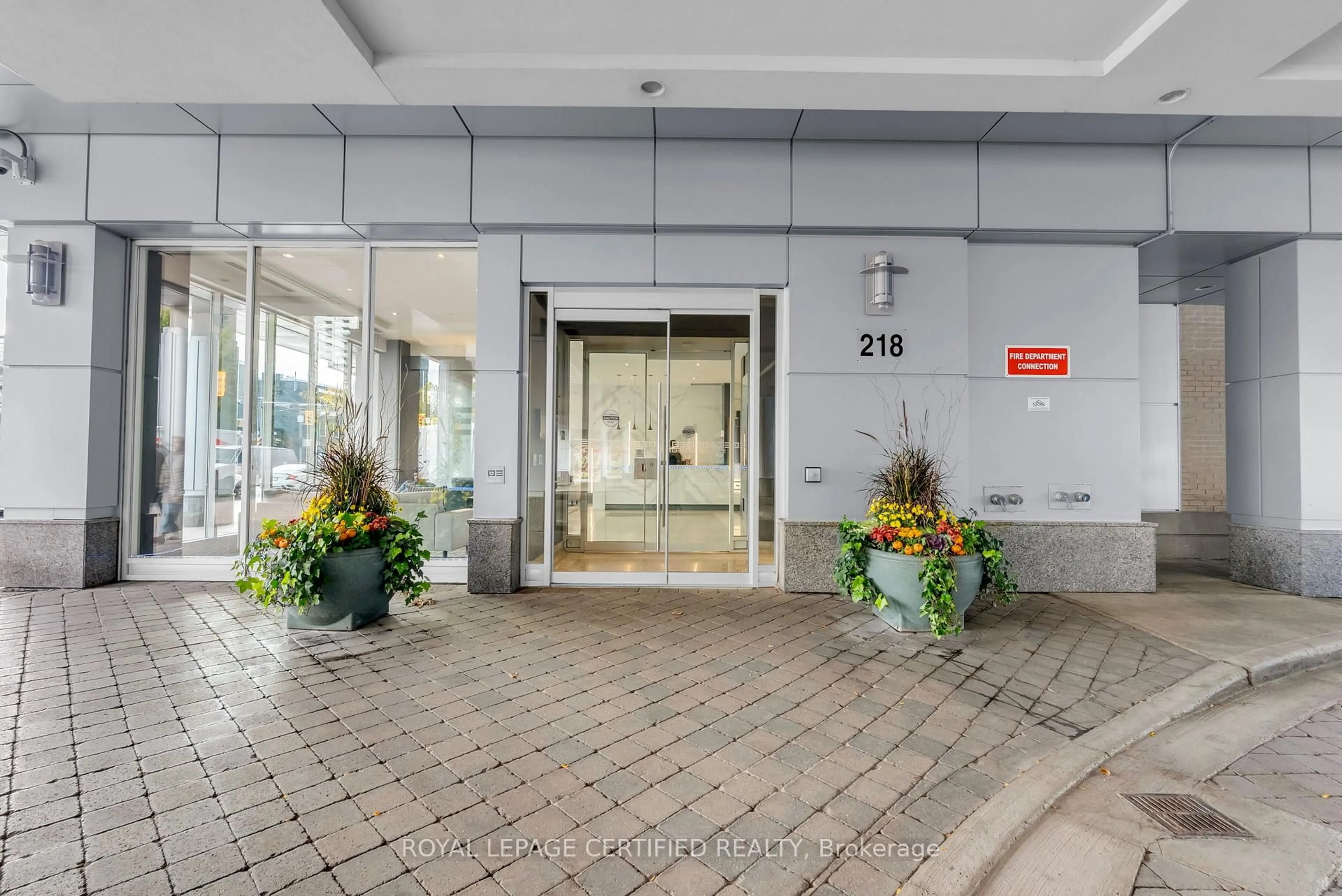 Indoor foyer for 218 Queens Quay #1405, Toronto Ontario M5J 2Y6