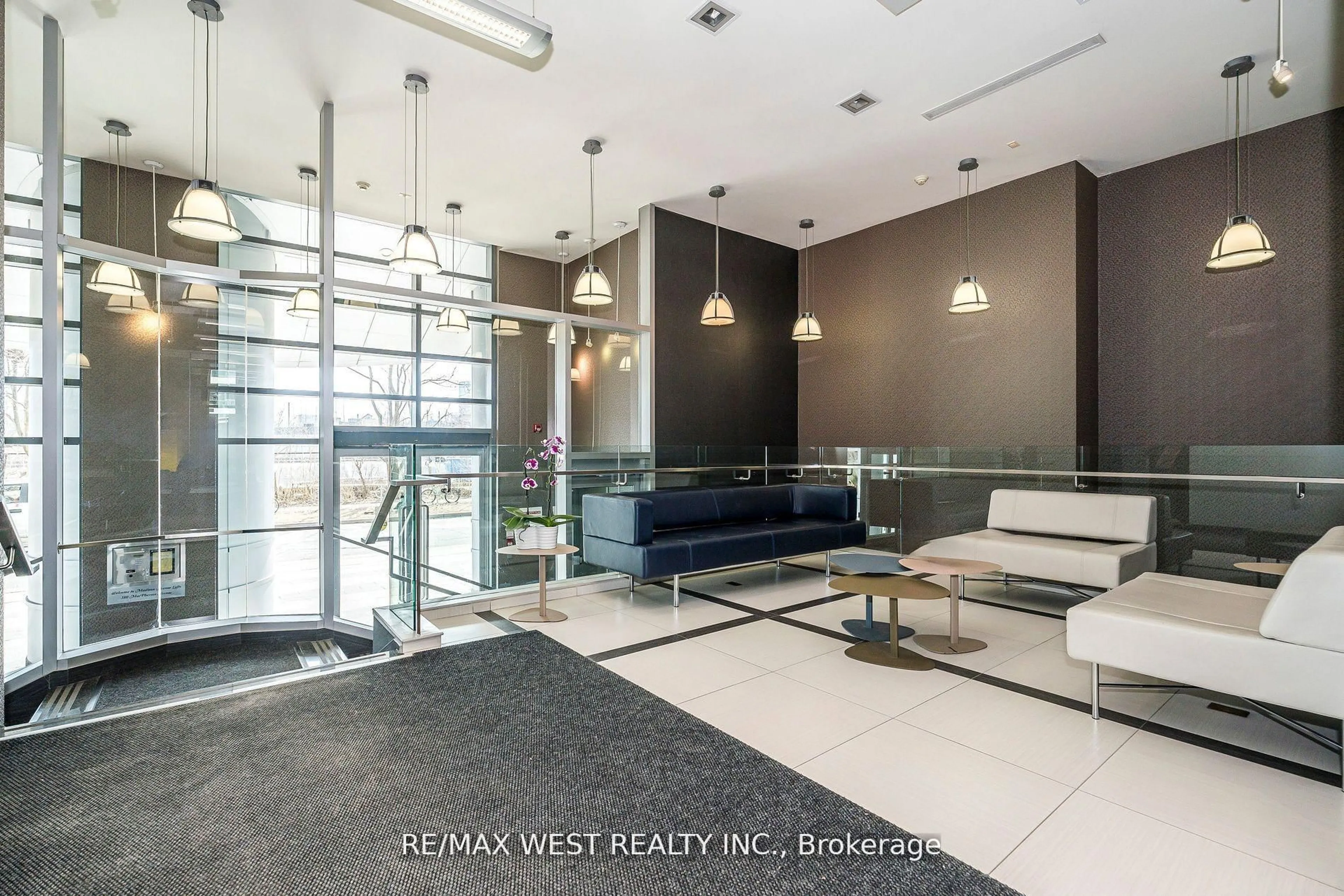 Lobby for 380 Macpherson Ave #333, Toronto Ontario M4V 3E3