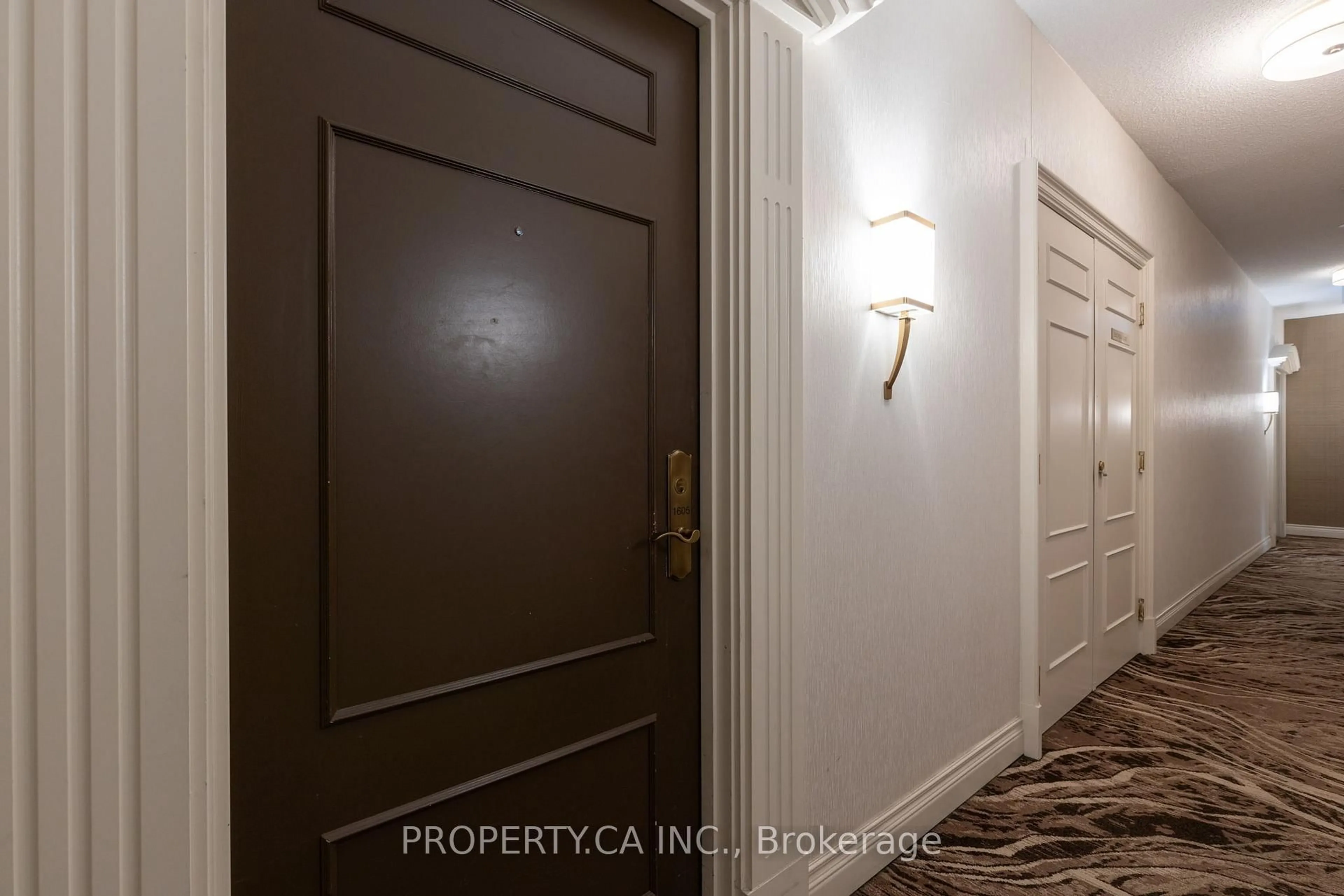 Indoor foyer for 880 Grandview Way #1605, Toronto Ontario M2N 7B2