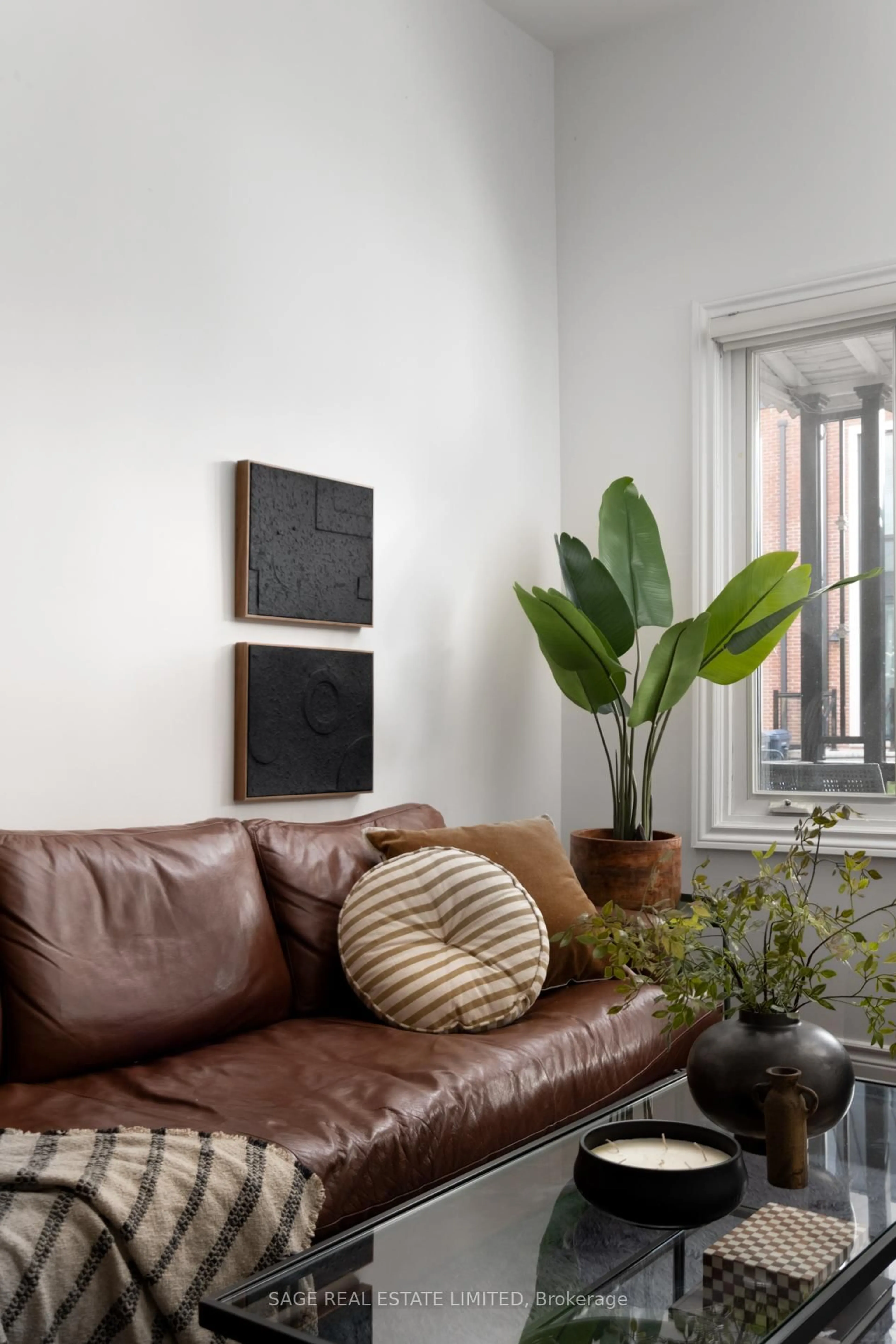 Living room with furniture, unknown for 18 Palmerston Ave, Toronto Ontario M6J 2H7