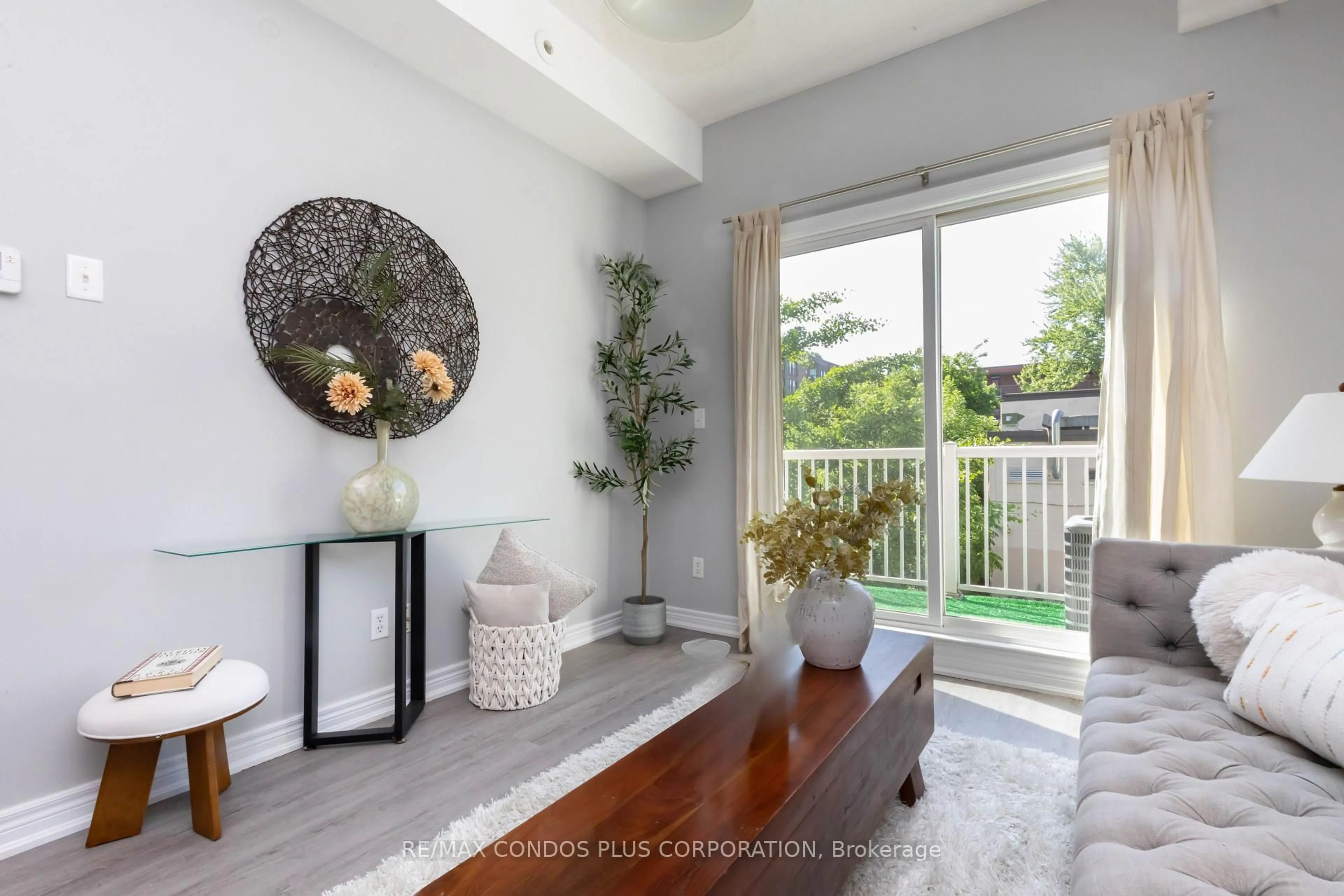 Indoor entryway for 179 Bleecker St #237, Toronto Ontario M4X 1L9