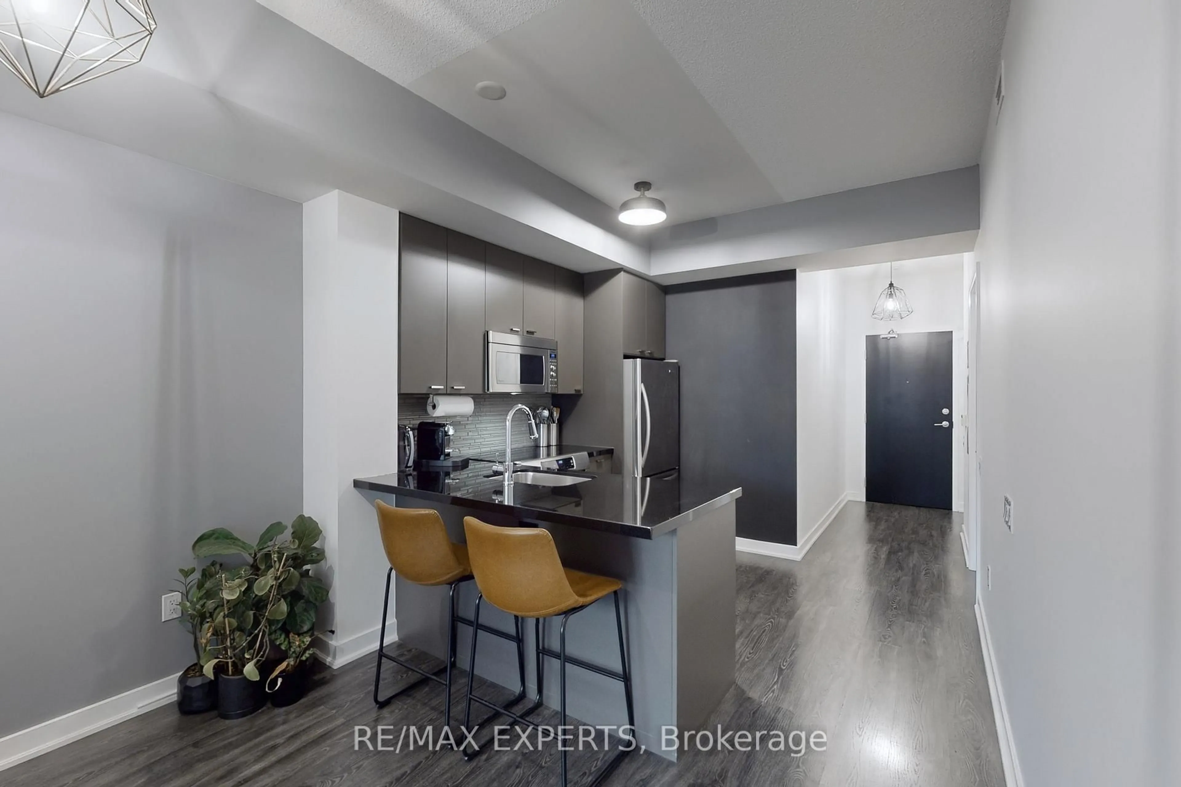 Open concept kitchen, unknown for 775 King St #1013, Toronto Ontario M5V 2K3