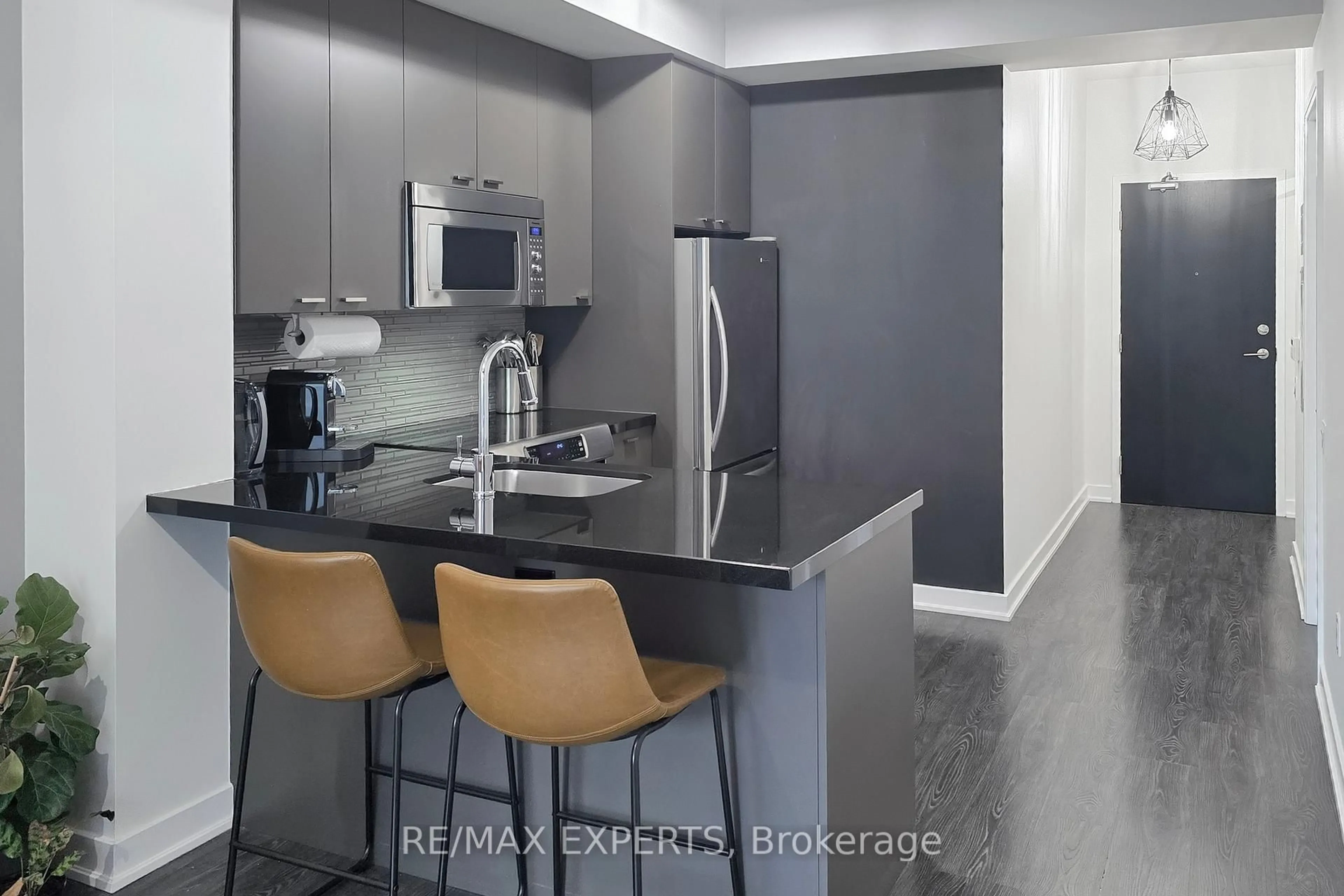 Open concept kitchen, unknown for 775 King St #1013, Toronto Ontario M5V 2K3