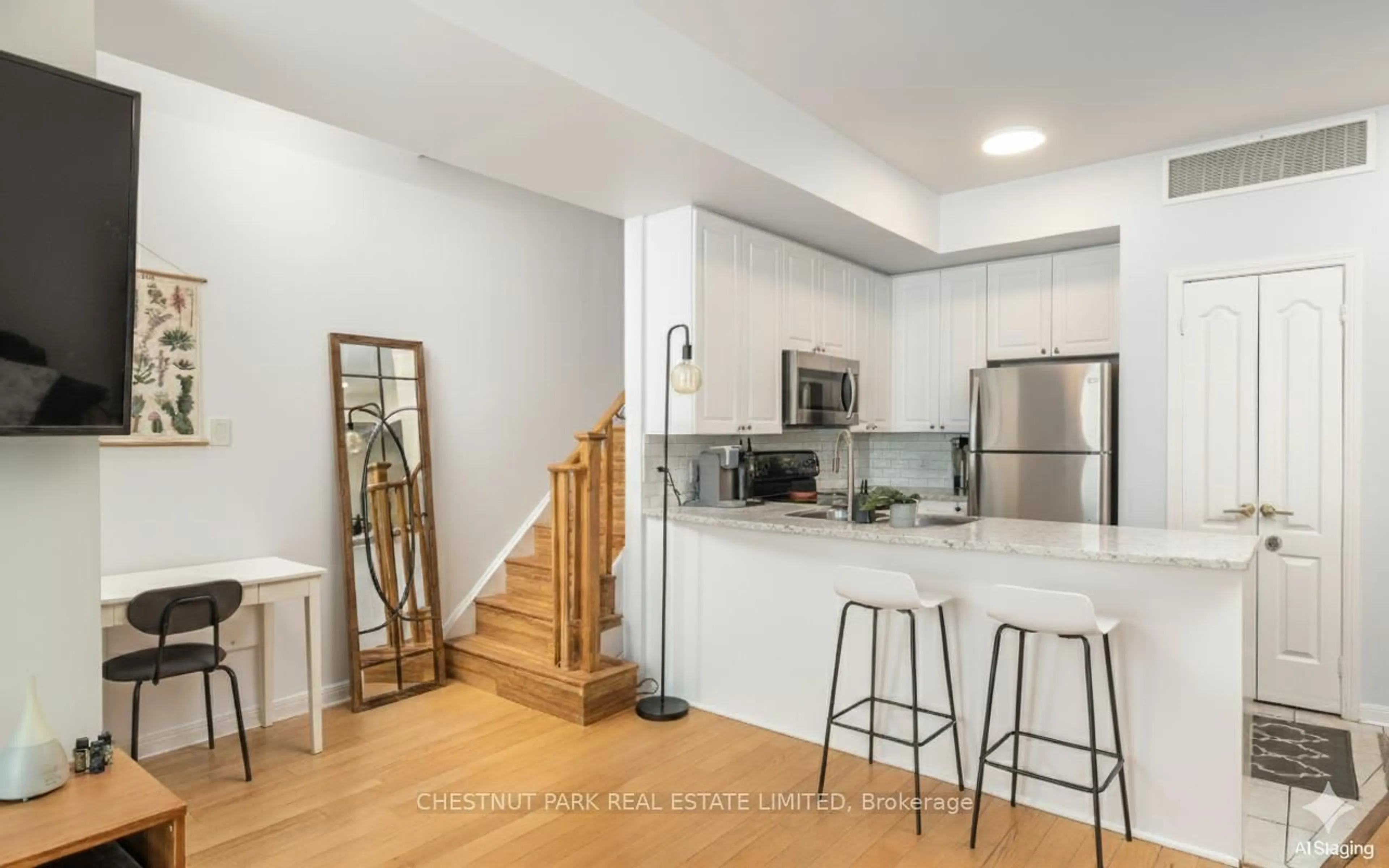 Open concept kitchen, unknown for 98 Carr St #11, Toronto Ontario M5T 1B7