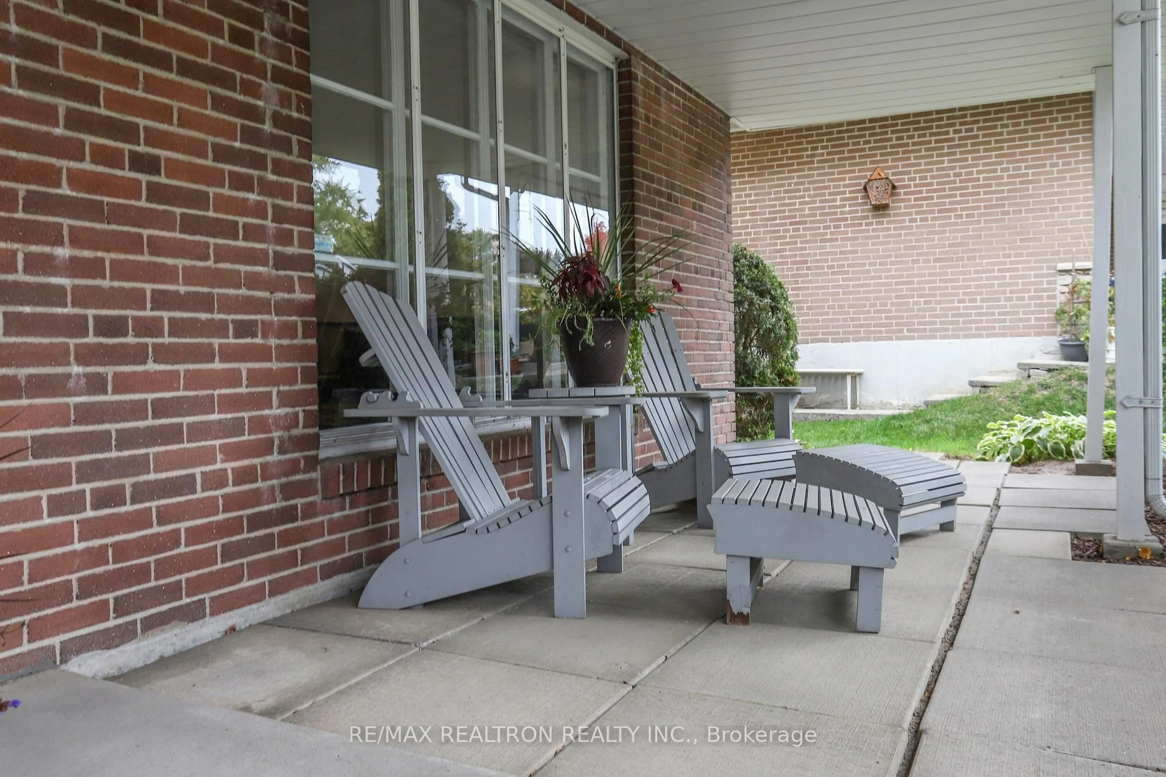 Patio, street for 128 Underhill Dr, Toronto Ontario M3A 2K2