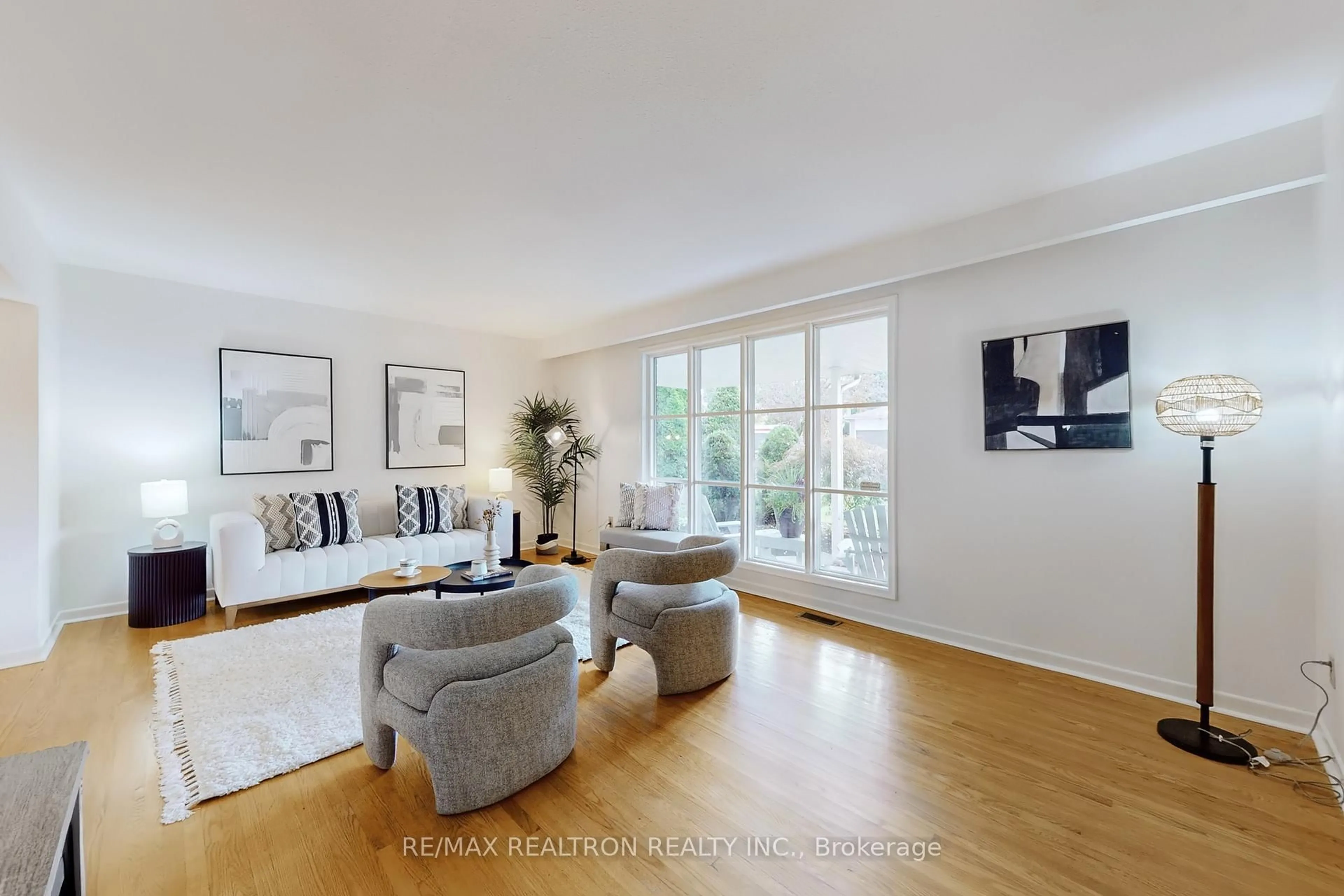 Living room with furniture, unknown for 128 Underhill Dr, Toronto Ontario M3A 2K2