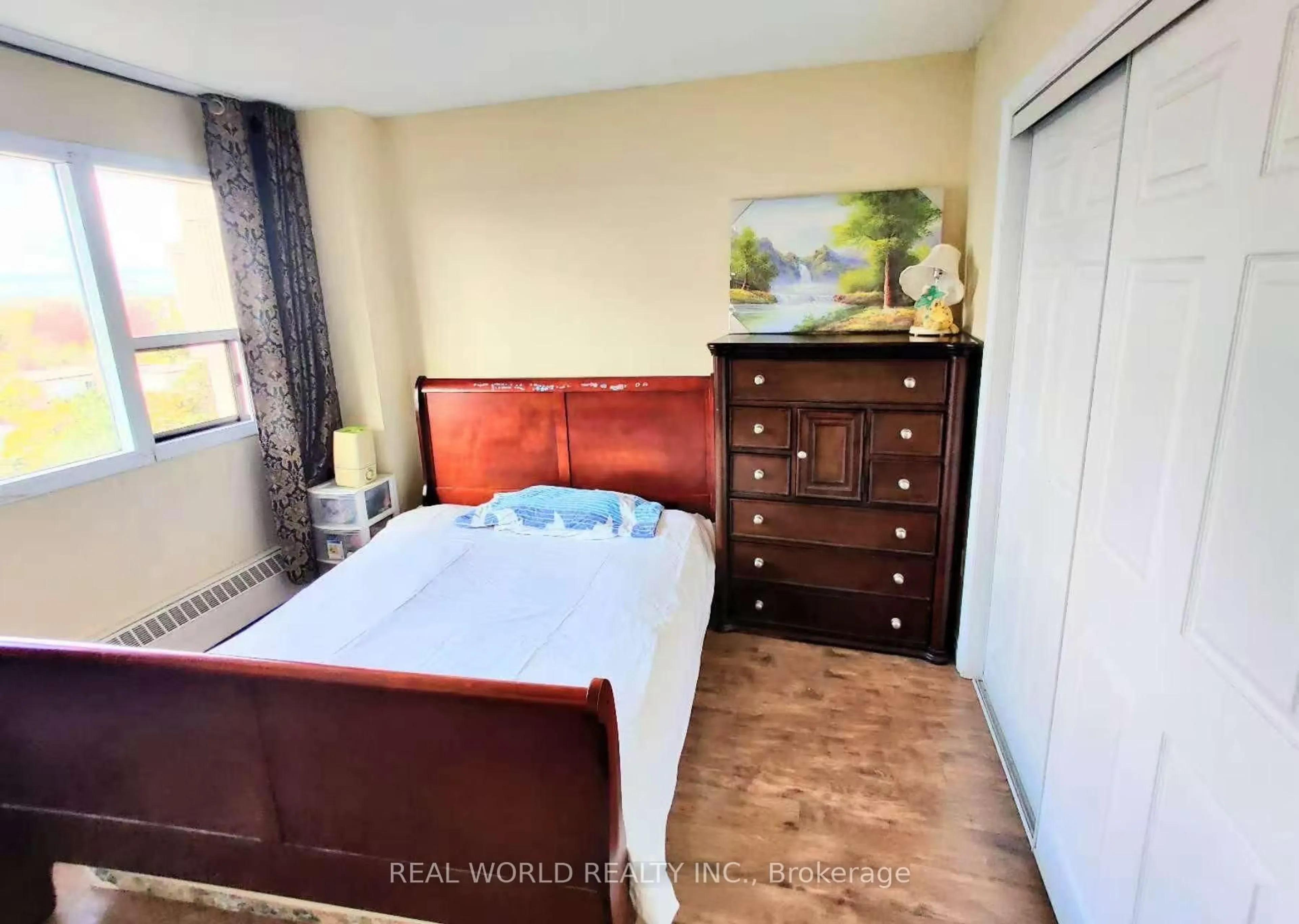 Bedroom with bed, wood/laminate floor for 100 Leeward Glwy #806, Toronto Ontario M3C 2Z1