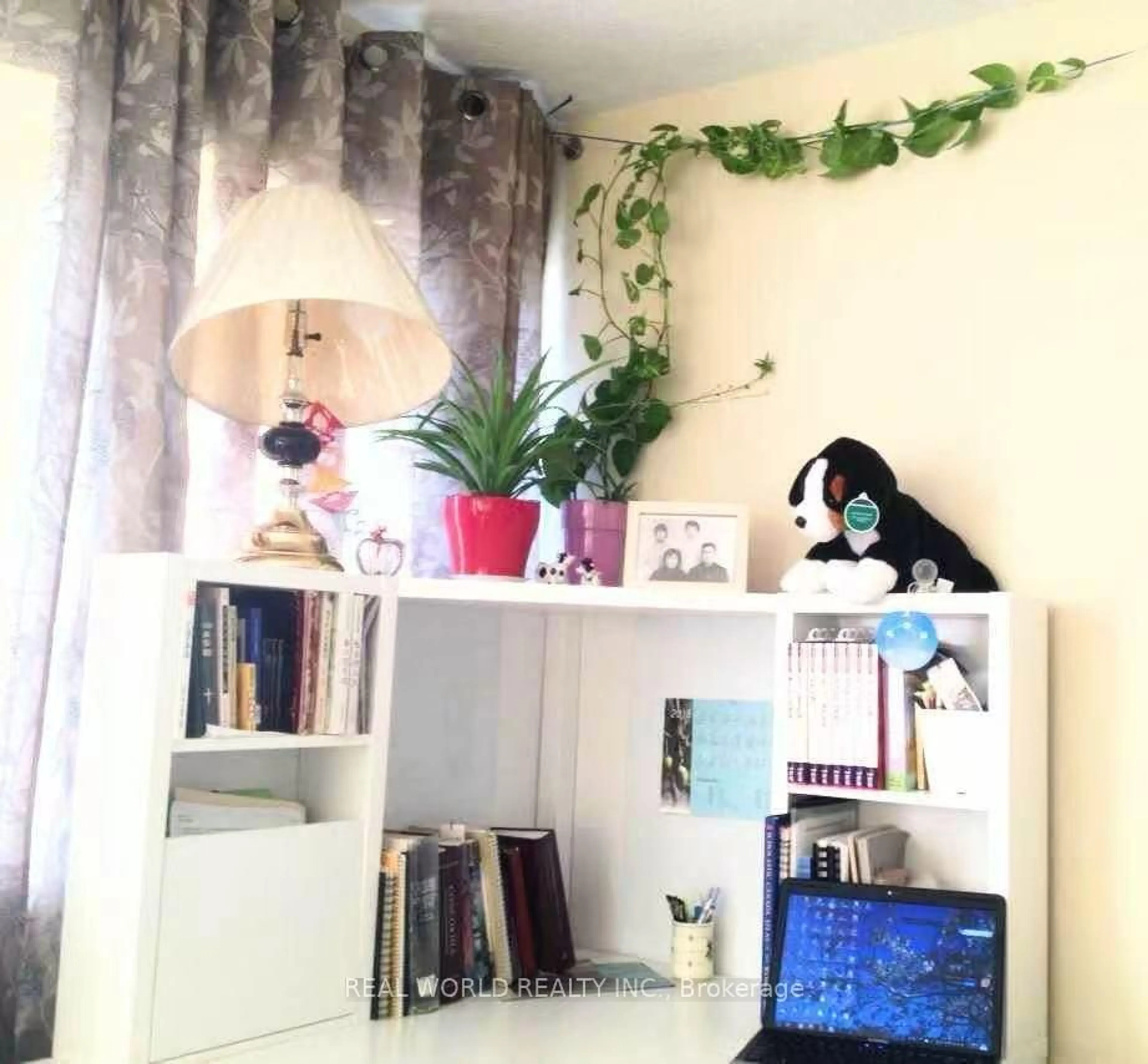 A pic of a room for 100 Leeward Glwy #806, Toronto Ontario M3C 2Z1