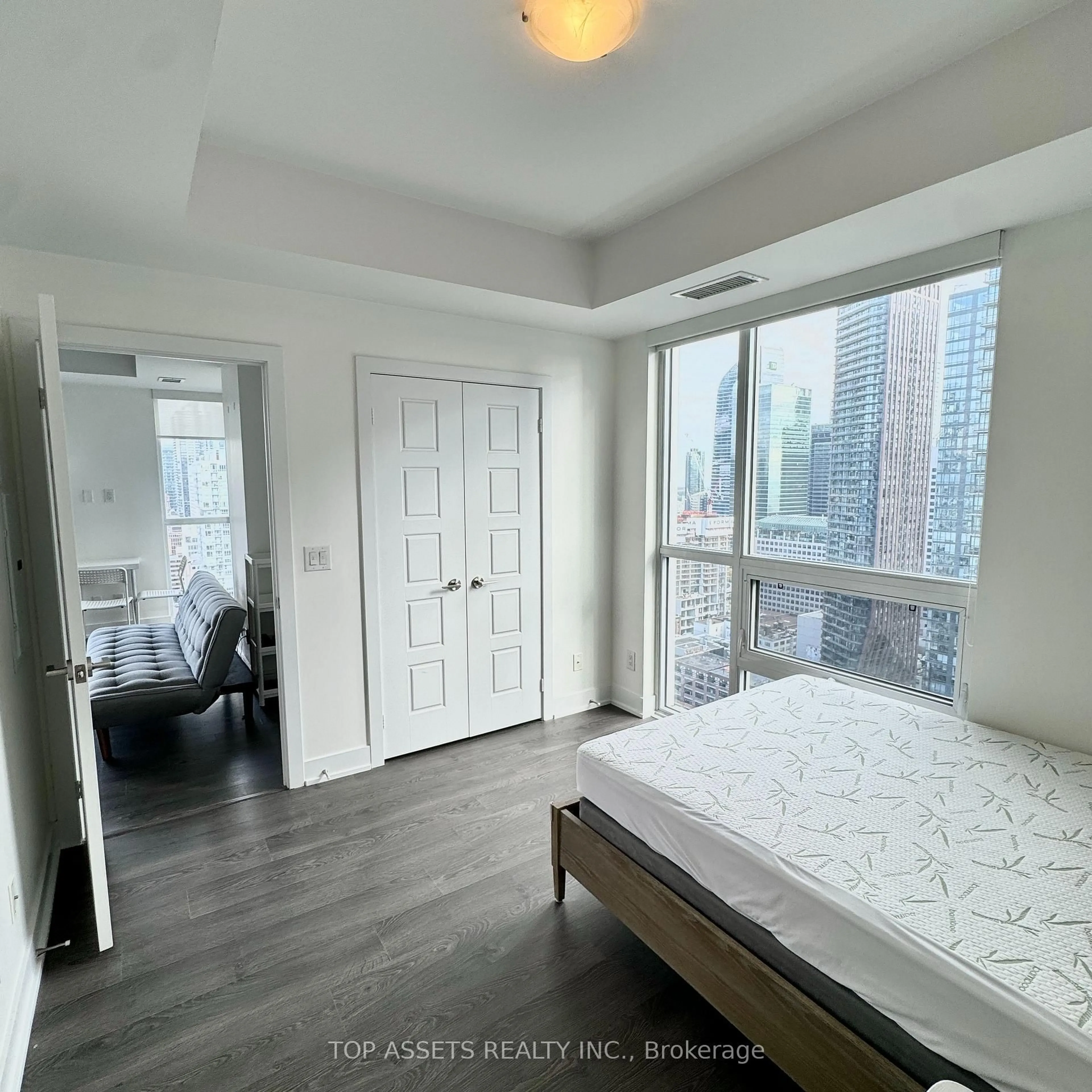 A pic of a room for 318 Richmond St #3006, Toronto Ontario M5V 0B4
