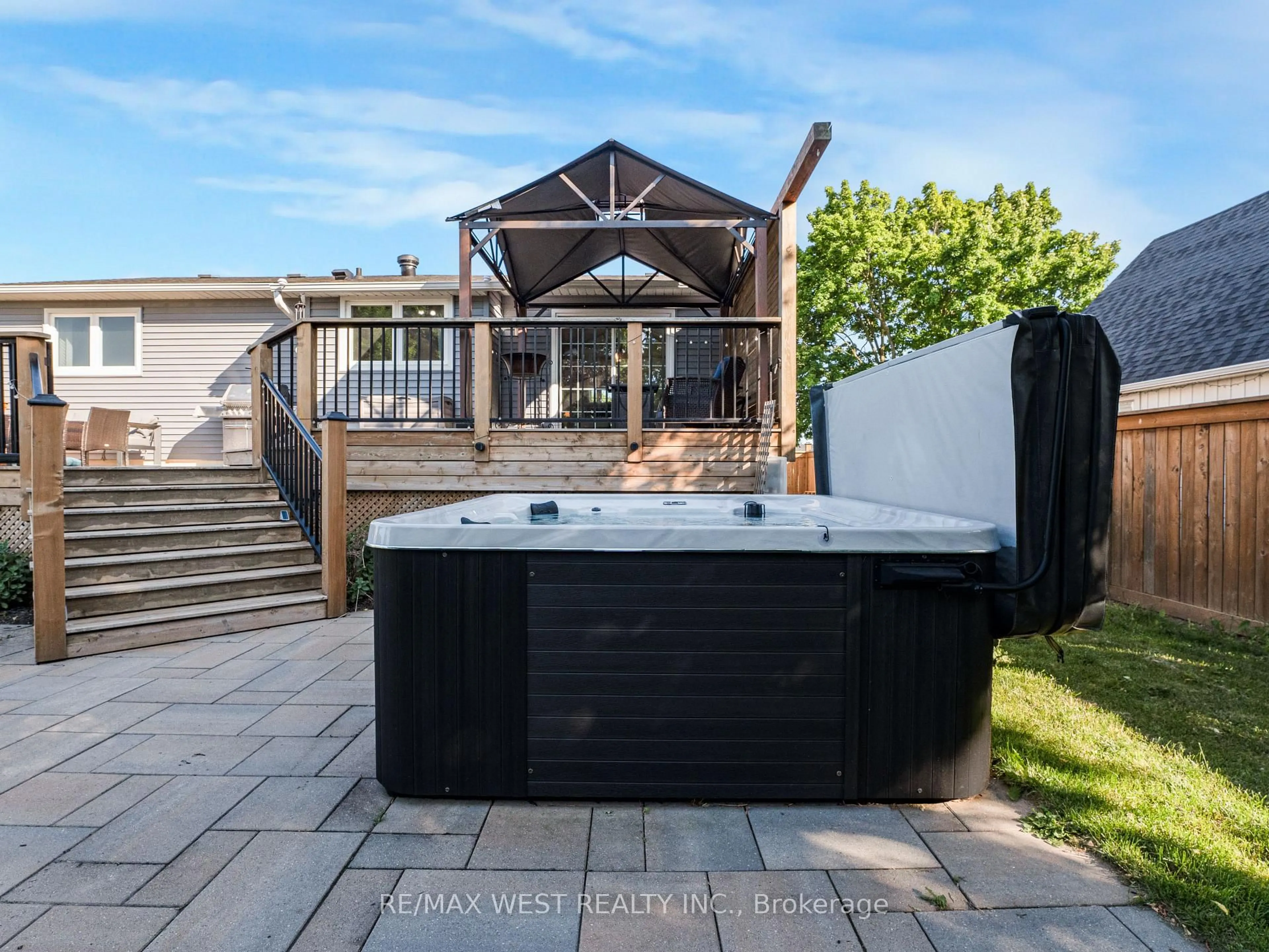 Patio, water/lake/river/ocean view for 553 King St, Toronto Ontario M5A 1M5