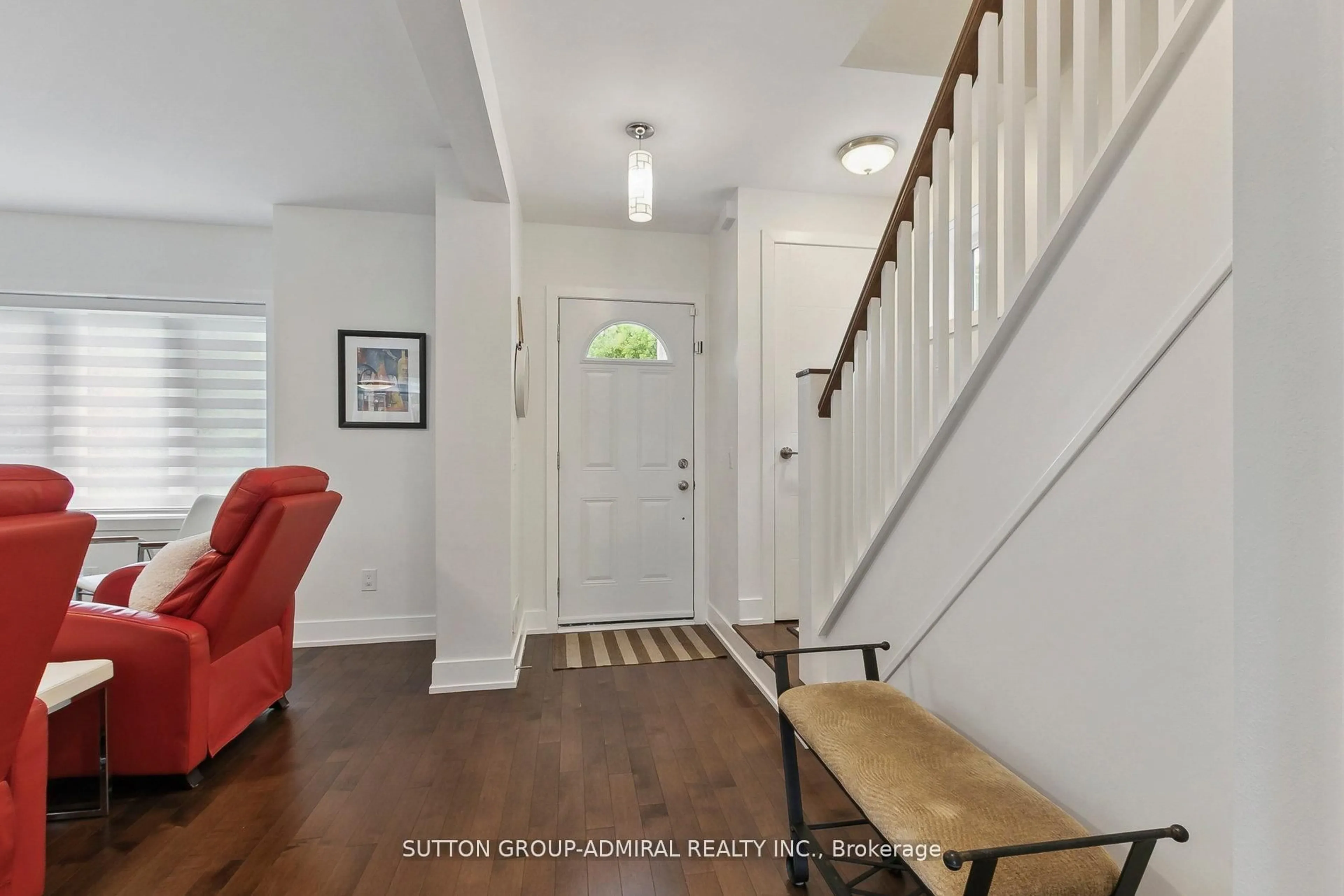 Indoor entryway for 34 Elvina Gdns, Toronto Ontario M4P 1X8