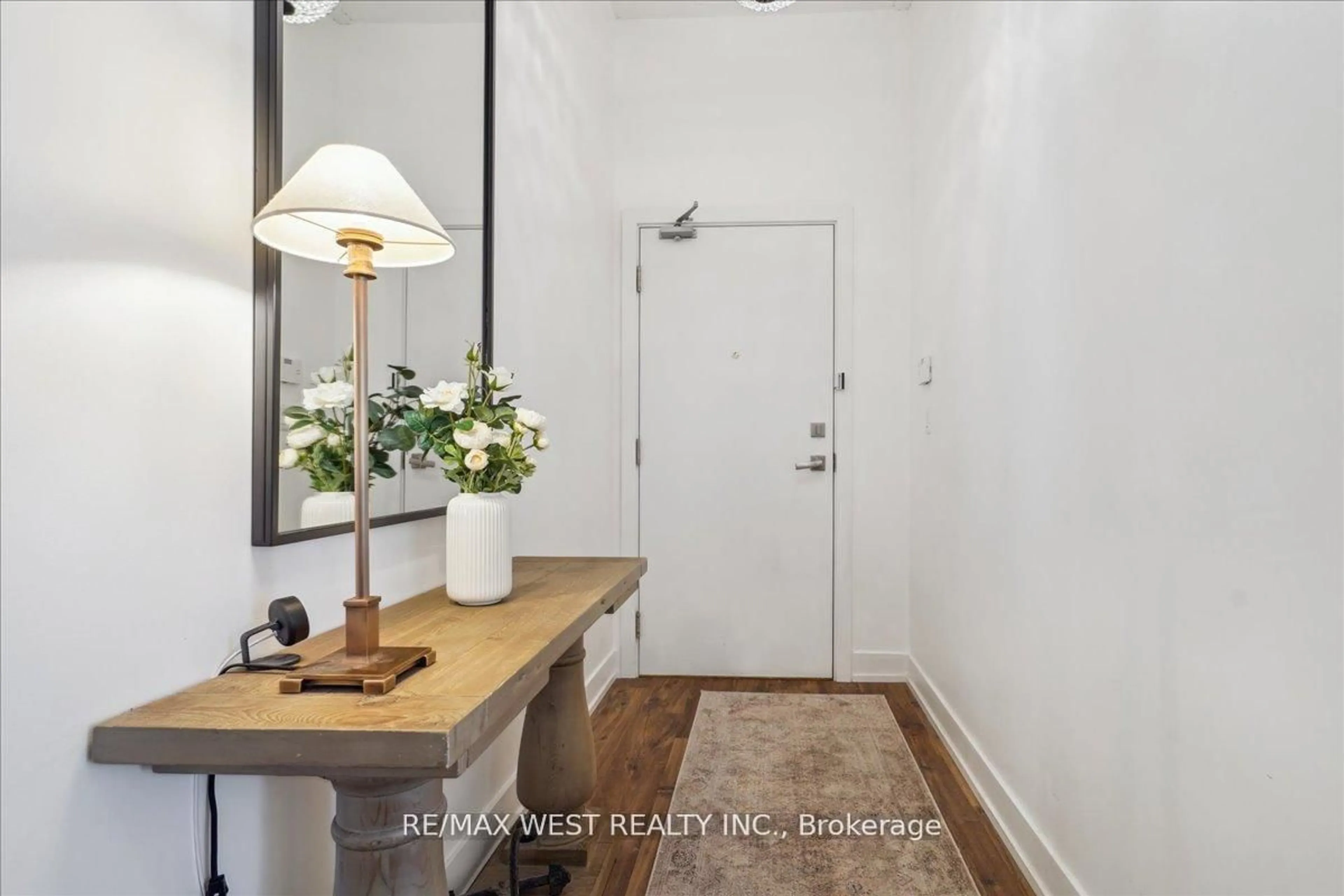 Indoor entryway for 75 The Donway #1010, Toronto Ontario M3C 2E9