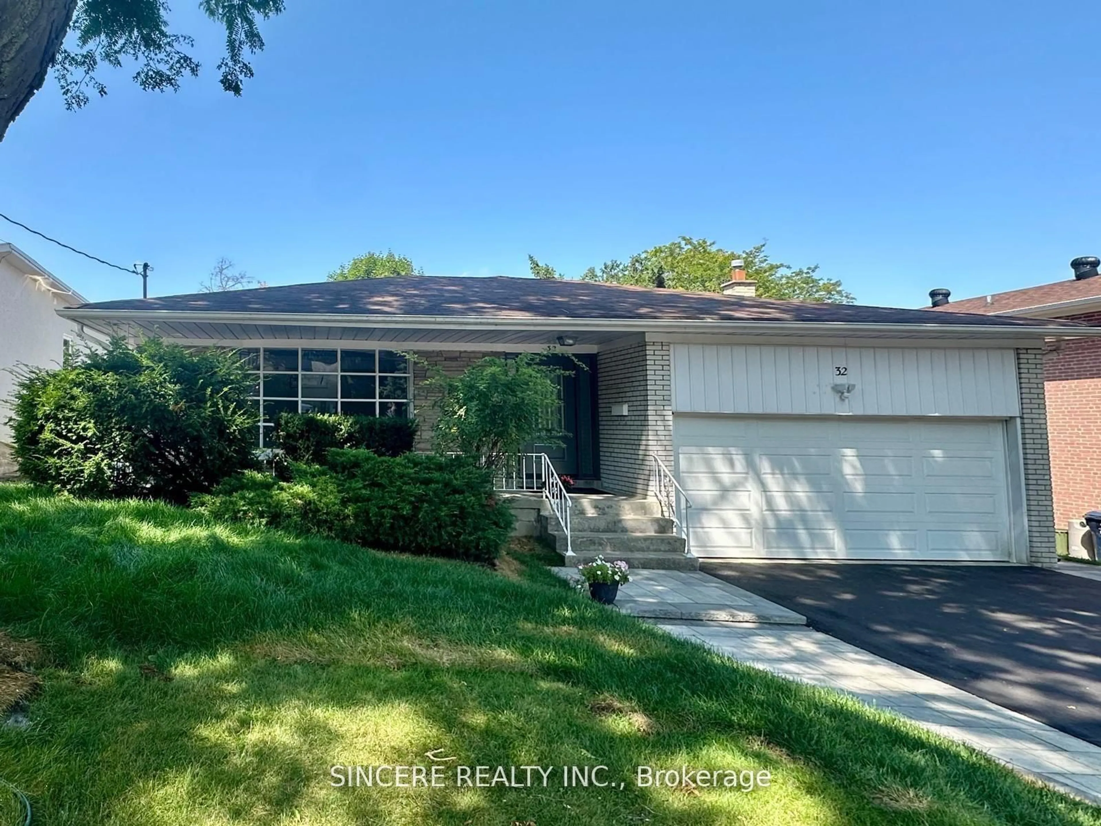 Home with vinyl exterior material, street for 32 Colonnade Rd, Toronto Ontario M2K 2L5