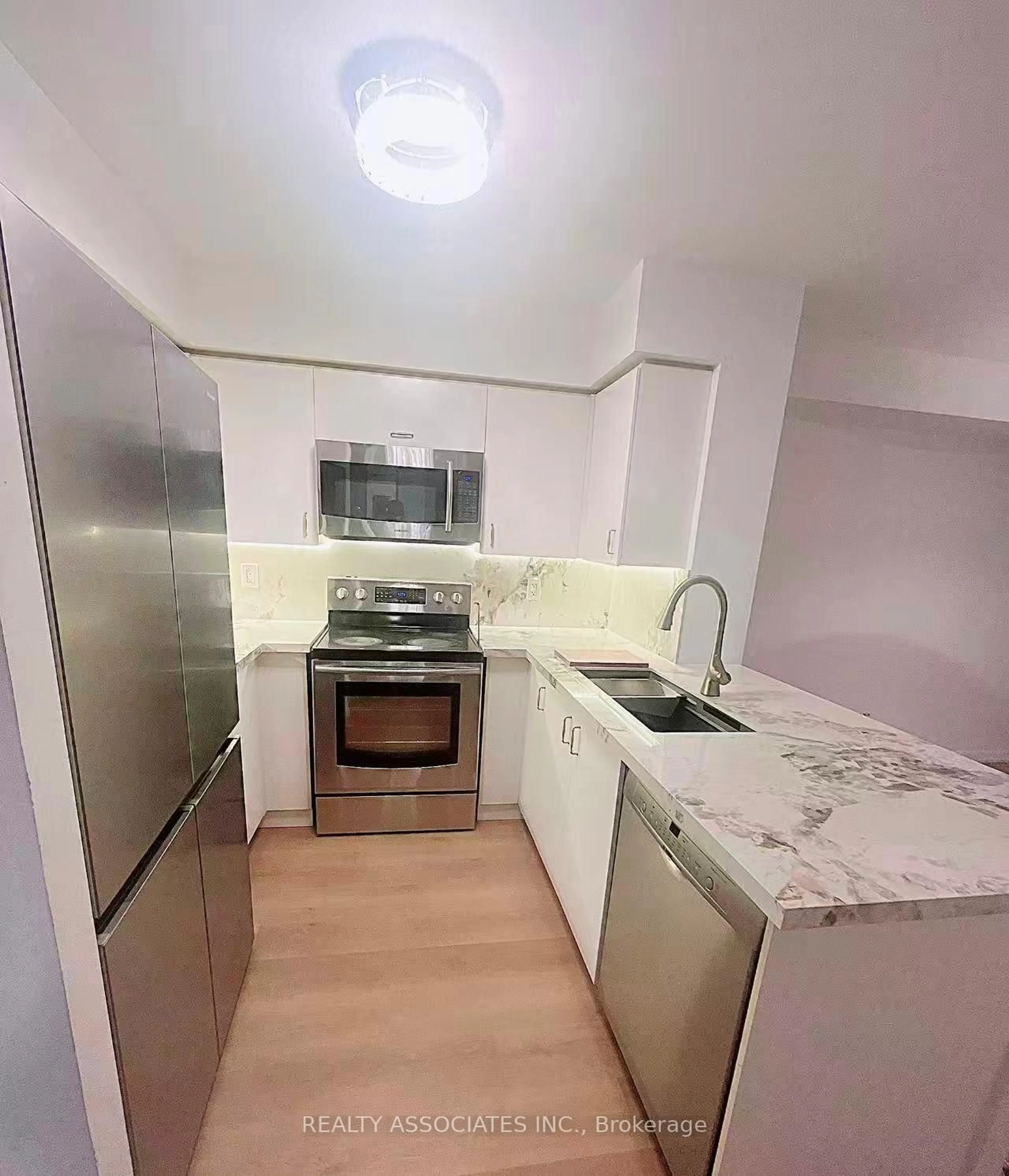Standard kitchen, unknown for 4978 Yonge St #1008, Toronto Ontario M2N 5N7