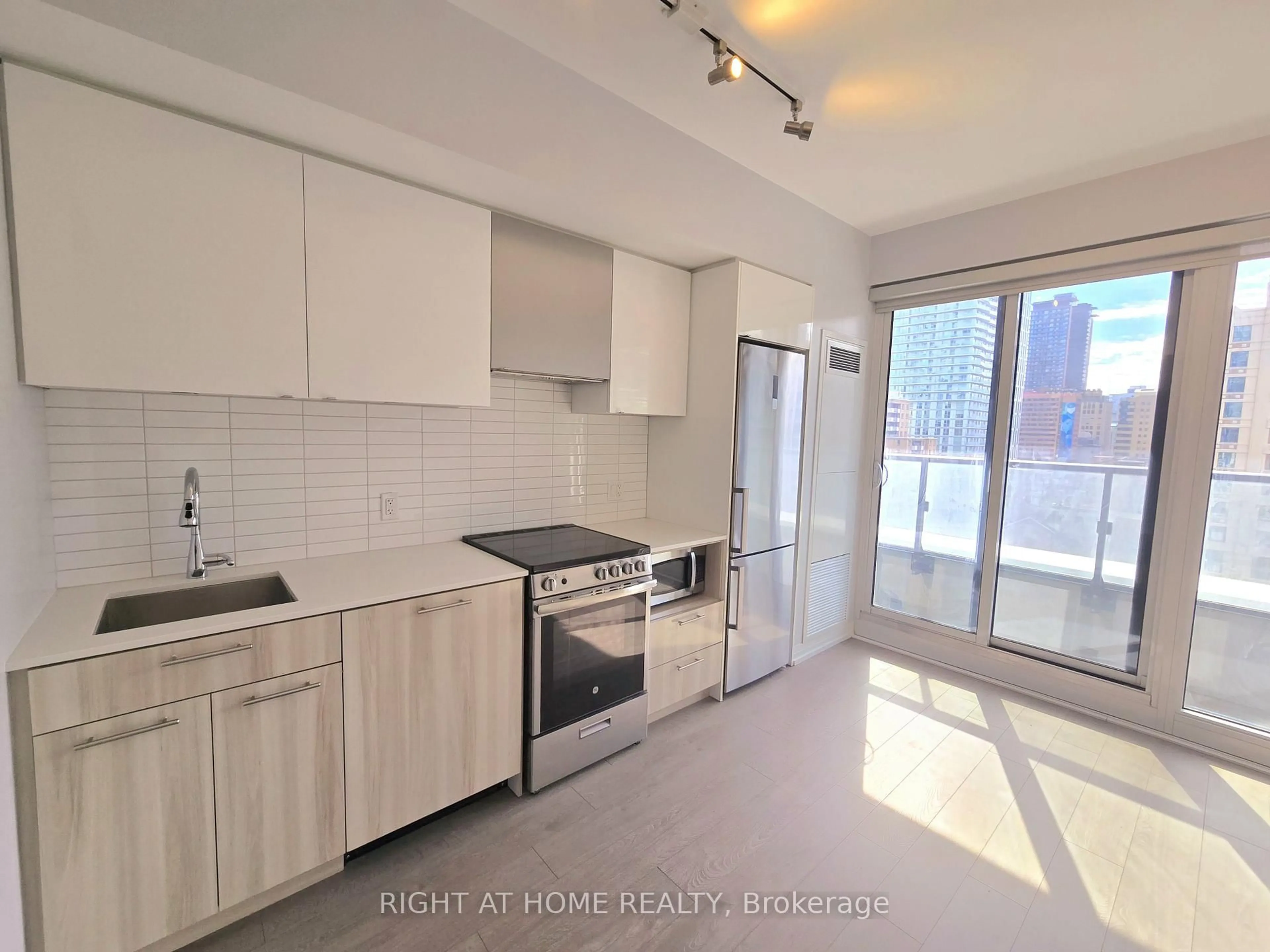 Standard kitchen, unknown for 251 Jarvis St #931, Toronto Ontario M5B 0C3