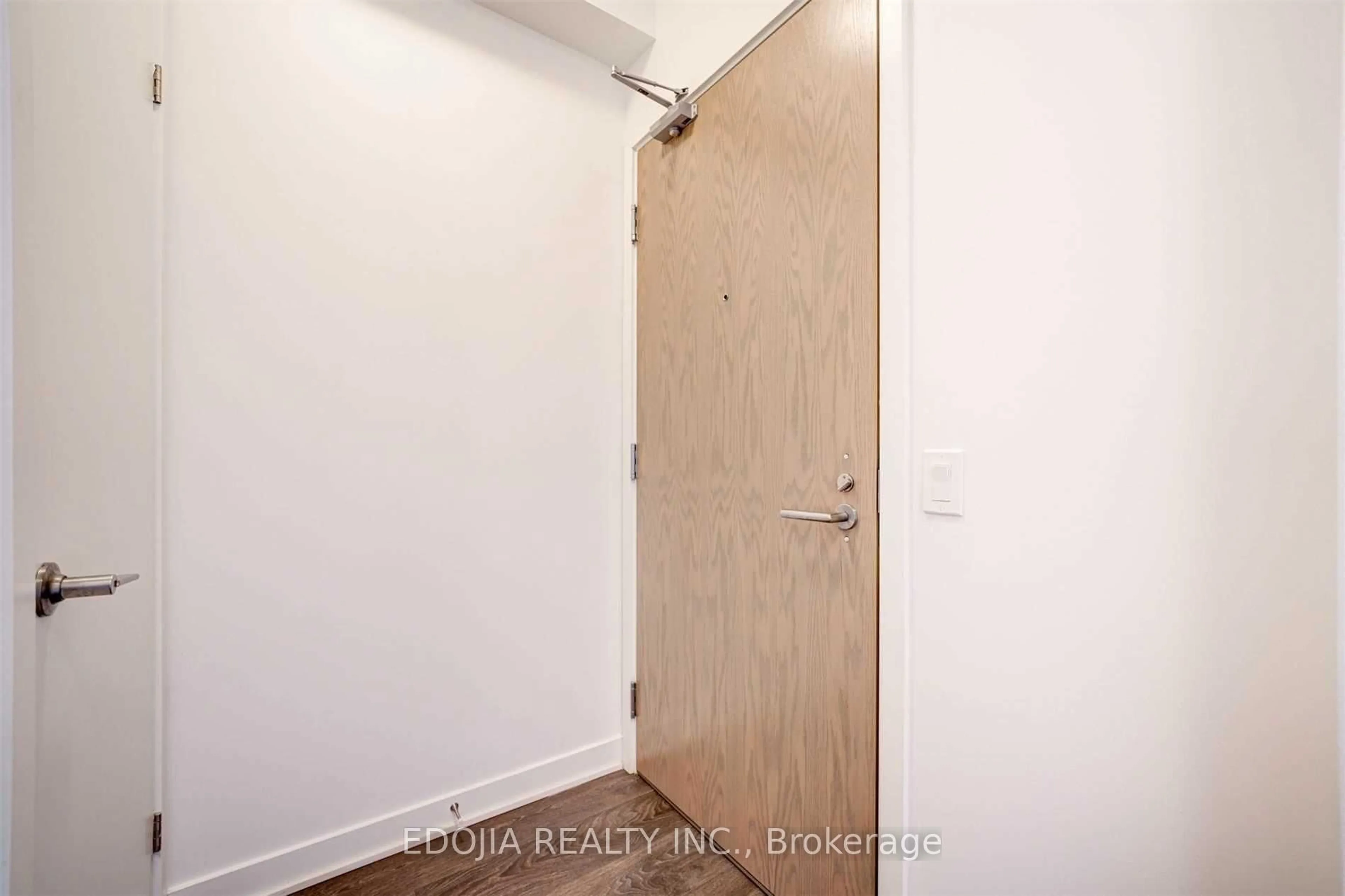 A pic of a room for 125 Blue Jays Way #3508, Toronto Ontario M5V 0N5