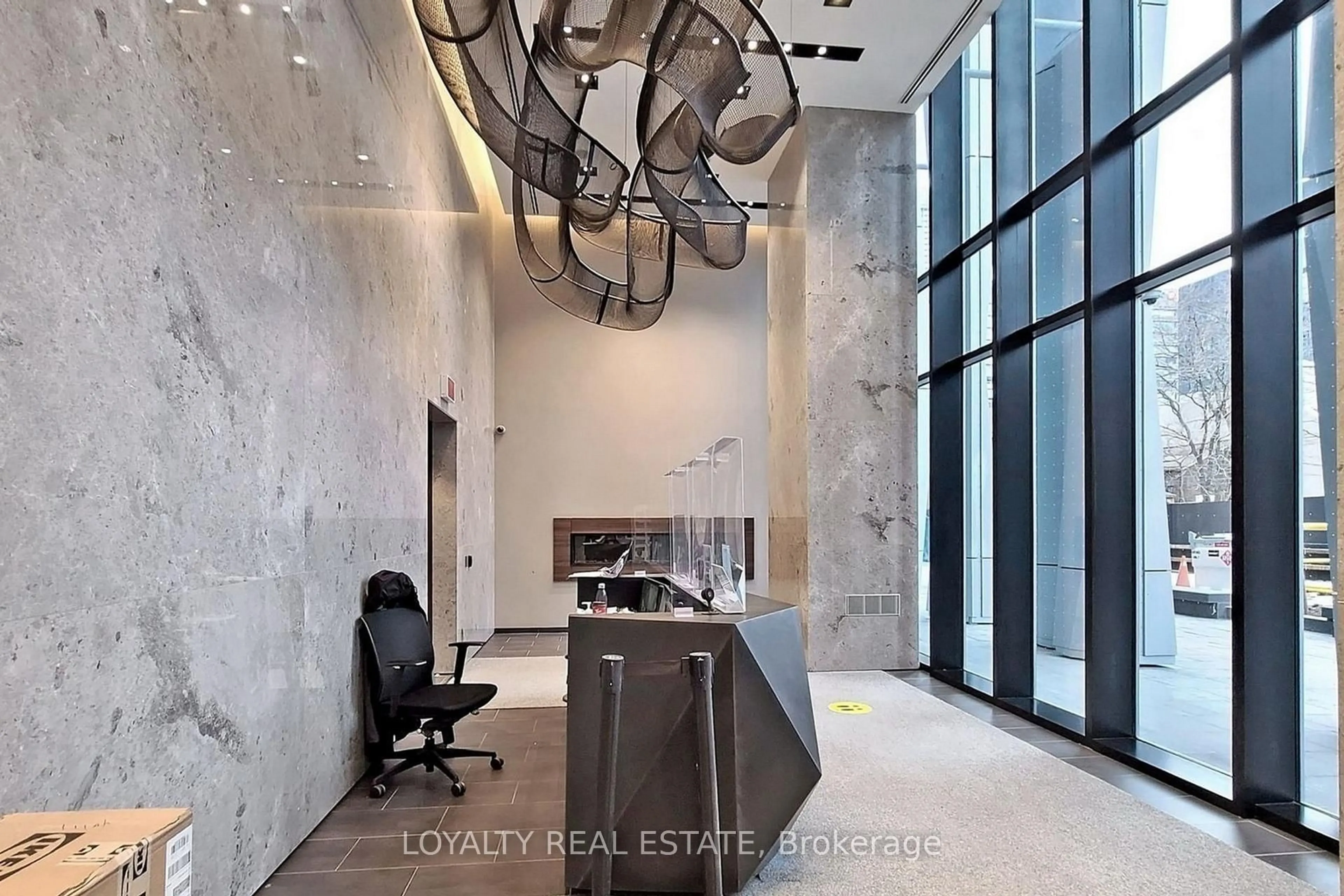 Indoor foyer for 1 Yorkville Ave #5005, Toronto Ontario M4W 0B1