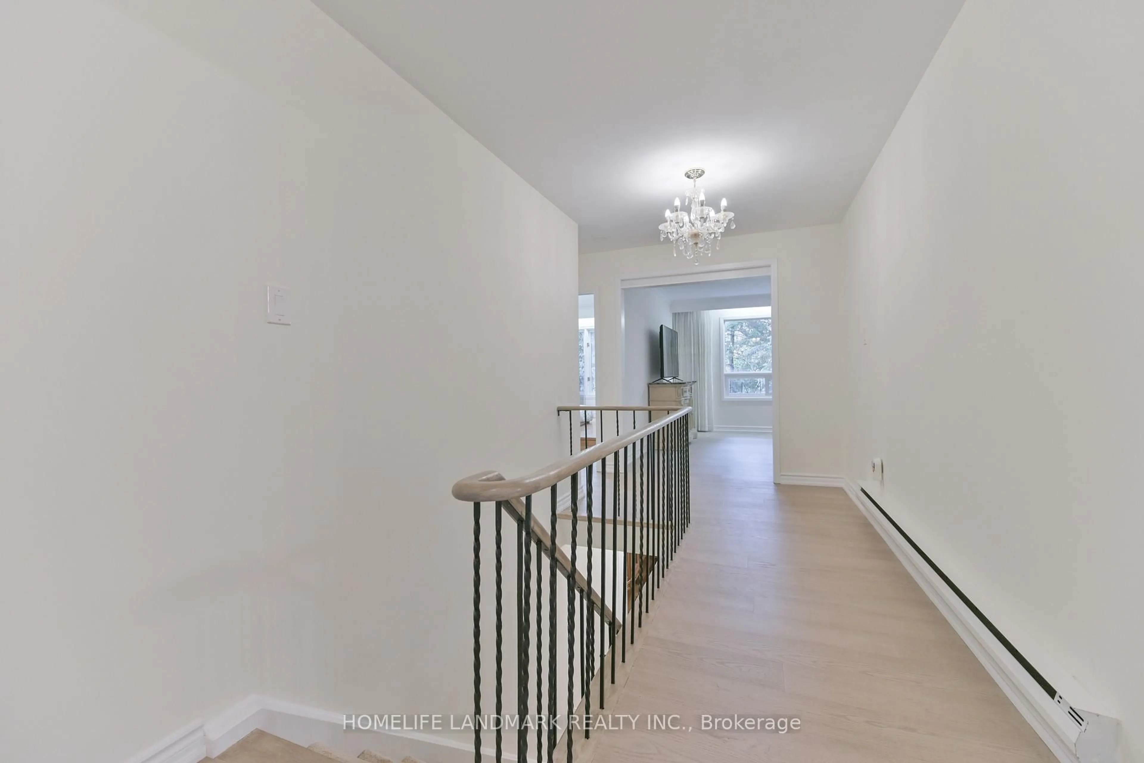 Indoor foyer for 144 Clansman Blvd, Toronto Ontario M2H 1Y1