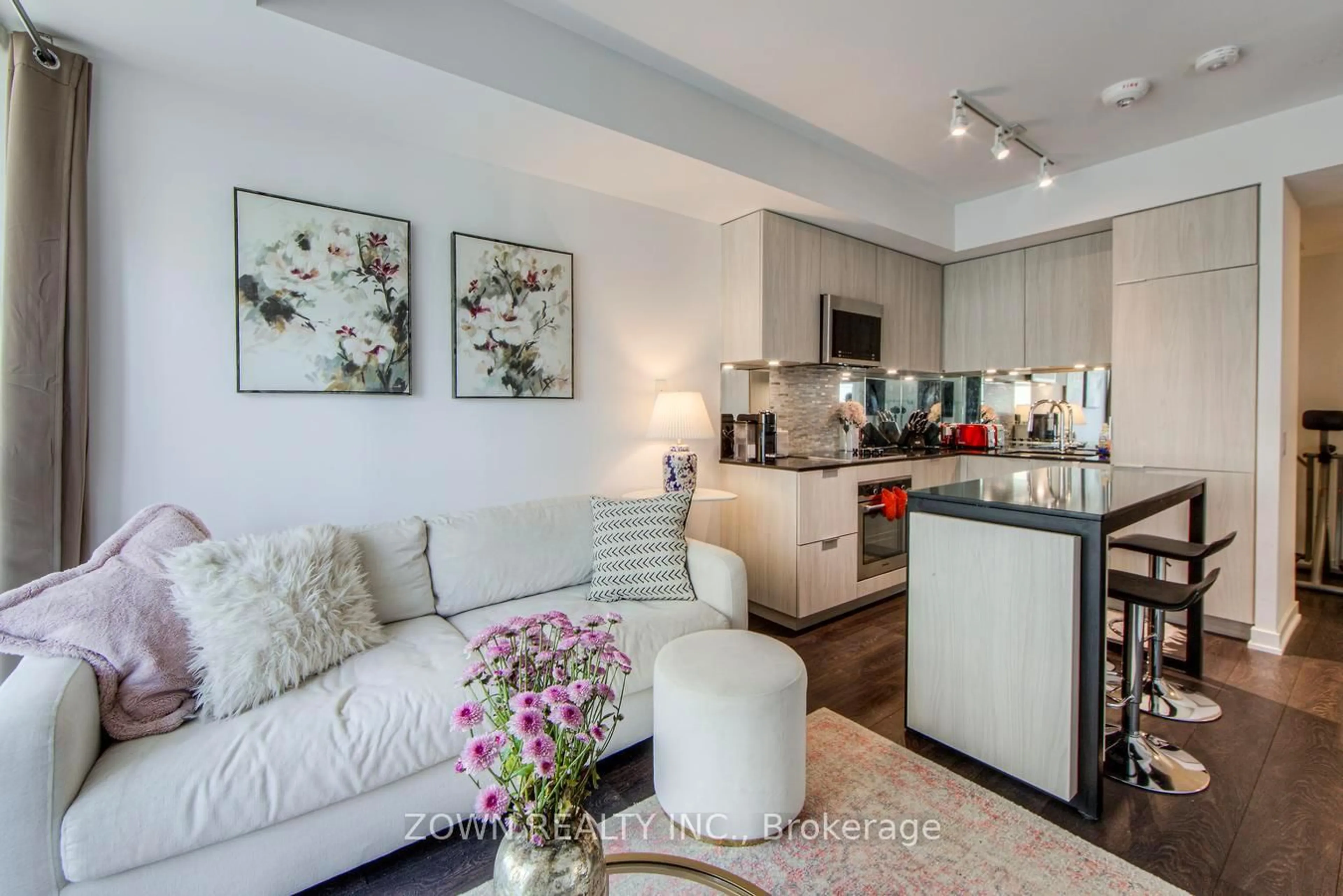 Open concept kitchen, unknown for 609 Avenue Rd #1410, Toronto Ontario M4V 0B1