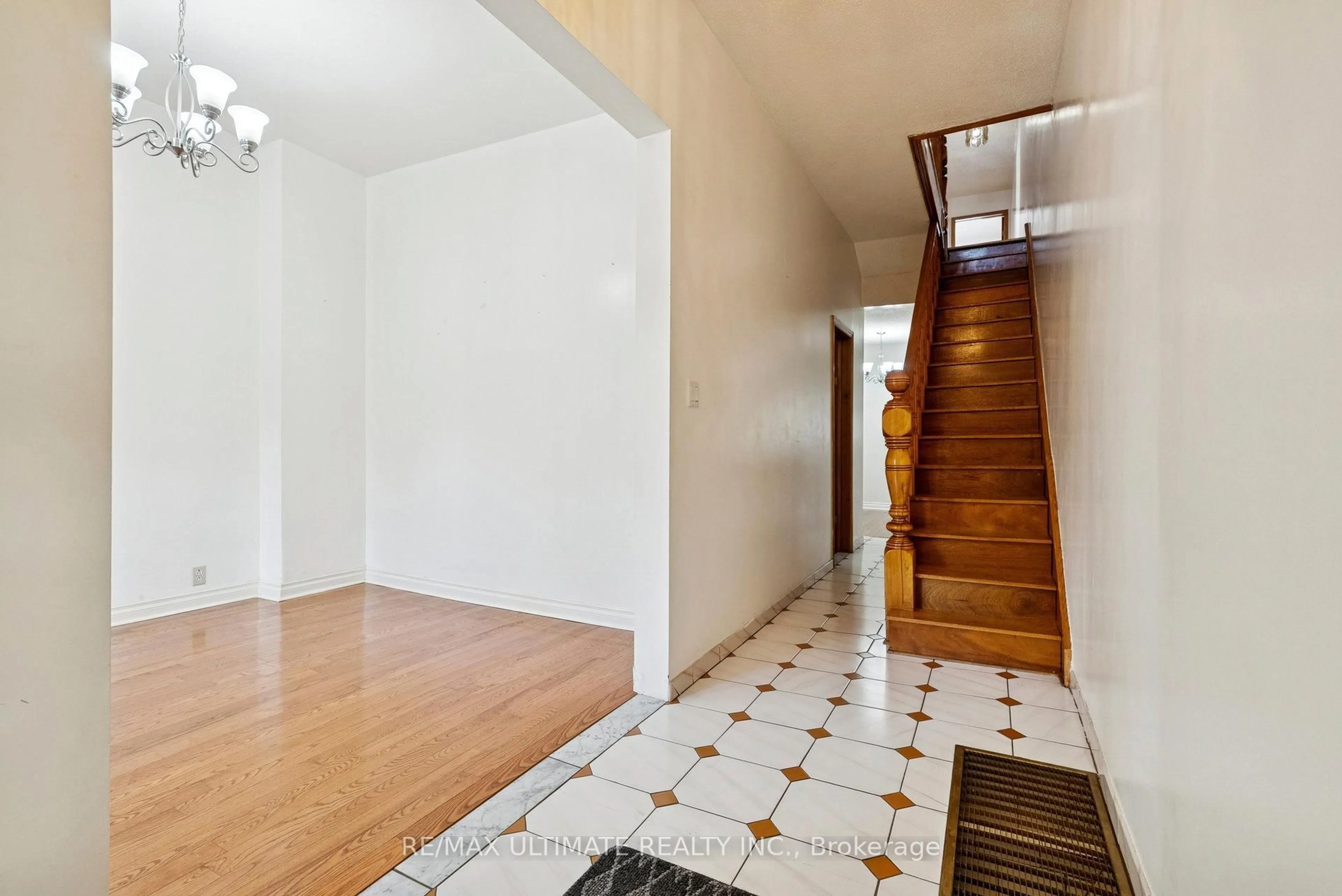 Indoor foyer for 111 Northcote Ave, Toronto Ontario M6J 3K4