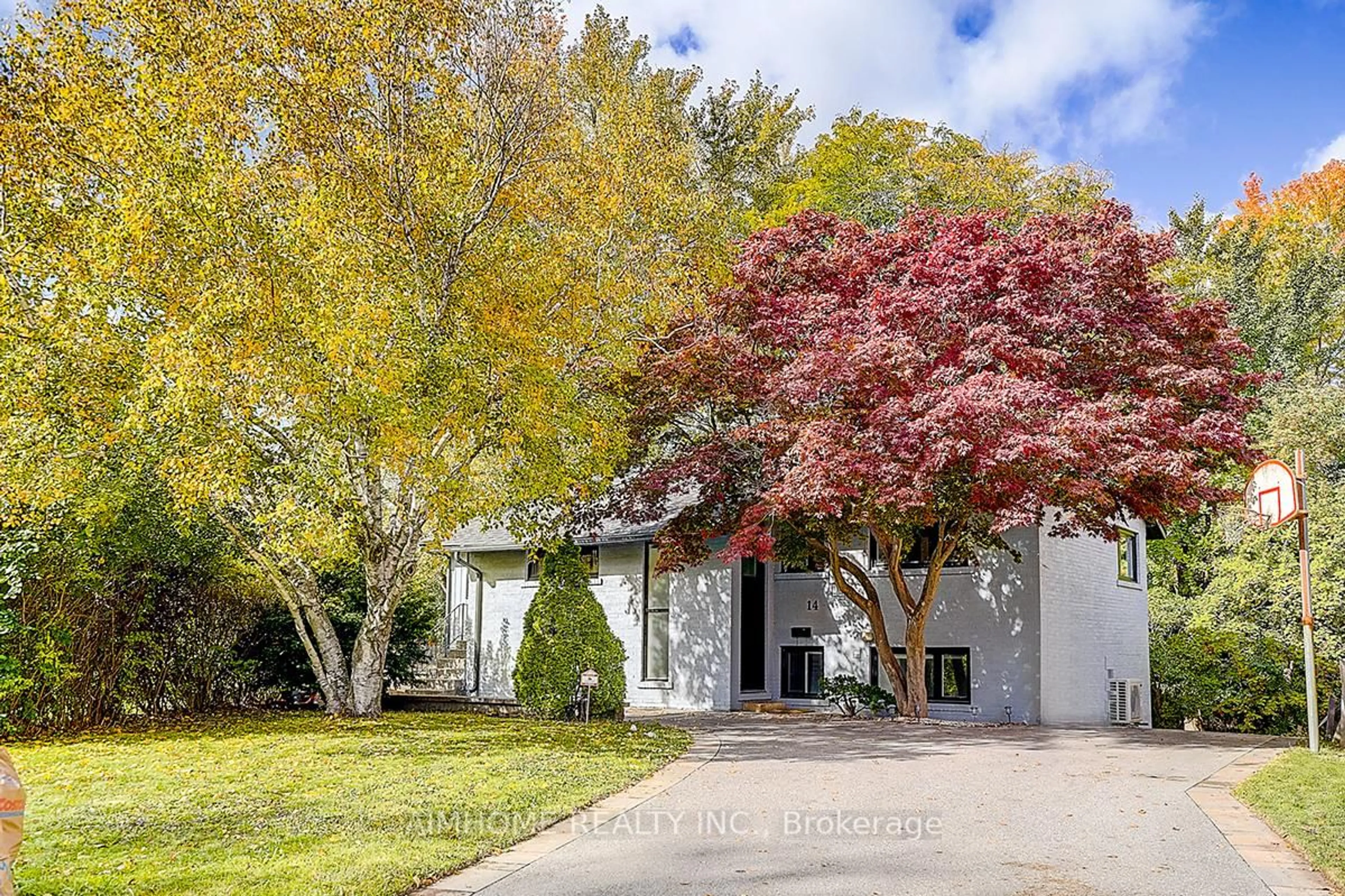 A pic from outside/outdoor area/front of a property/back of a property/a pic from drone, street for 14 Sandalwood Pl, Toronto Ontario M3B 1L6