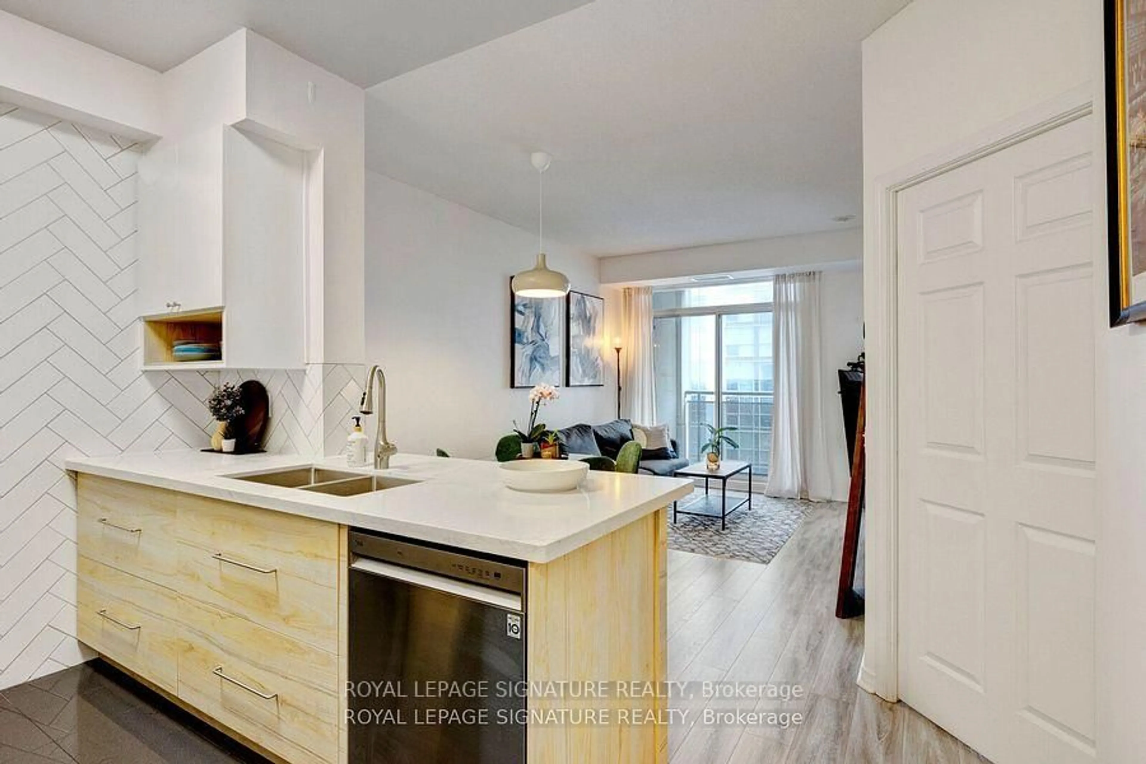 Open concept kitchen, unknown for 155 Beecroft Rd #PH212, Toronto Ontario M2N 7C6