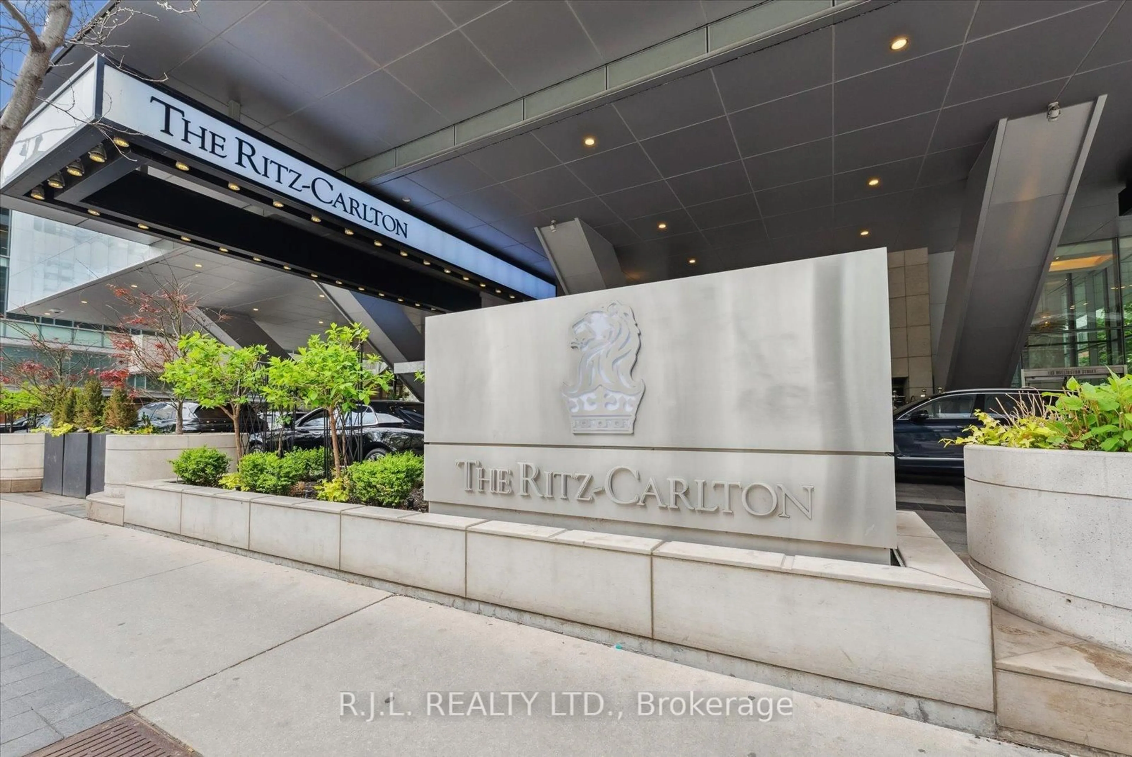 Indoor foyer for 183 Wellington St #2505, Toronto Ontario M5V 0A1