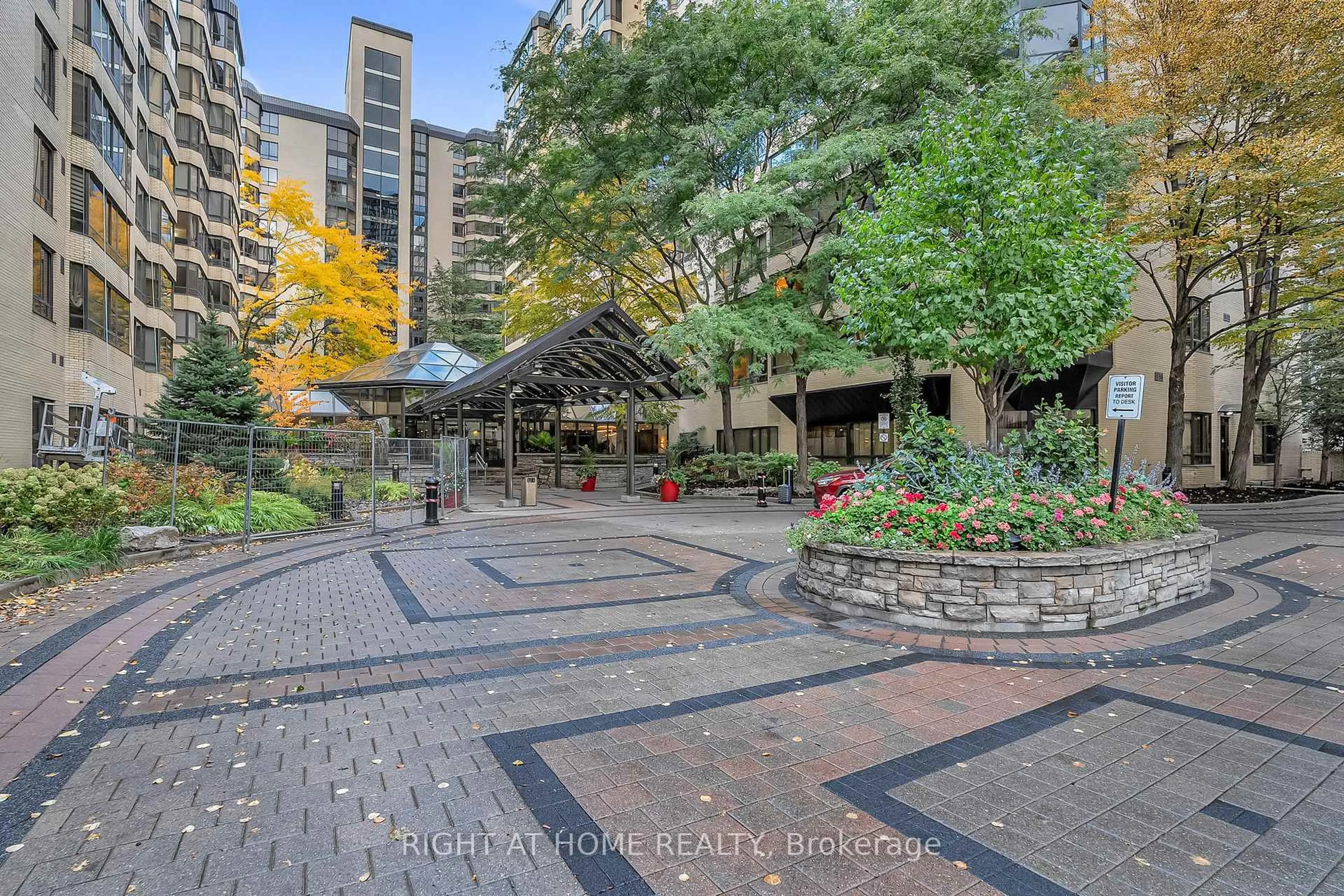 Patio, street for 195 St Patrick St #604, Toronto Ontario M5T 2Y8
