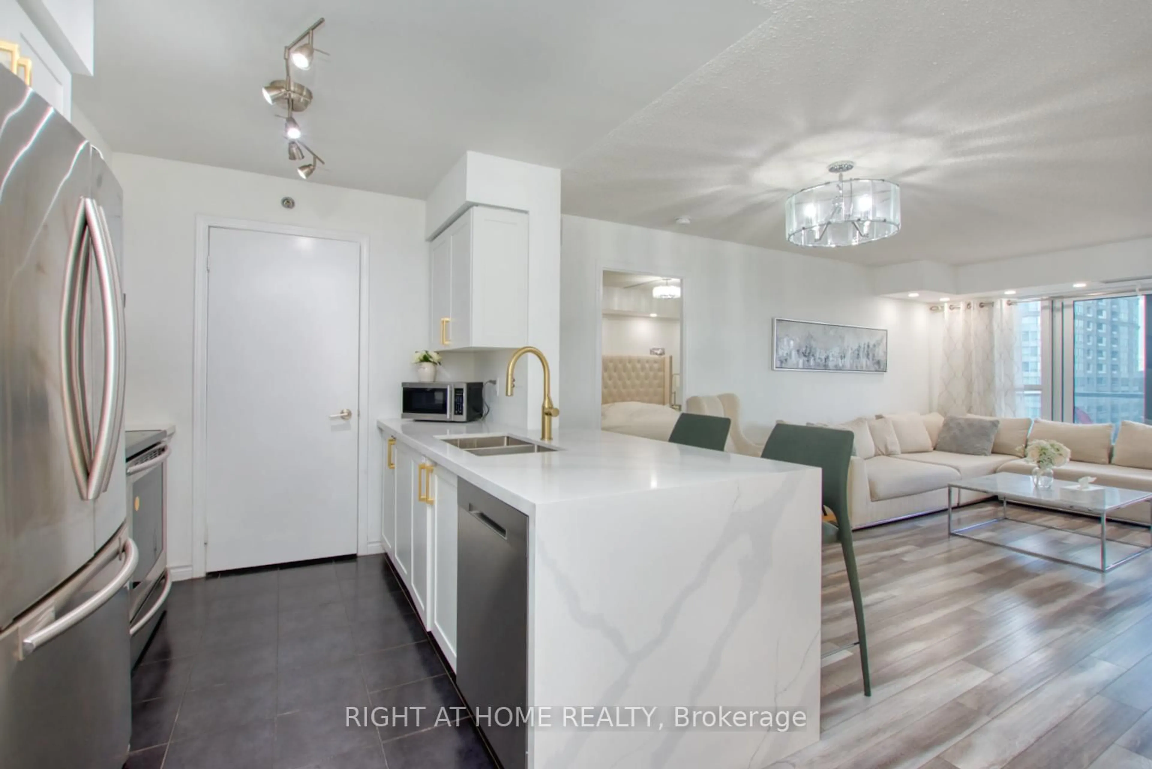 Open concept kitchen, unknown for 35 Saranac Blvd #827, Toronto Ontario M6A 2G4