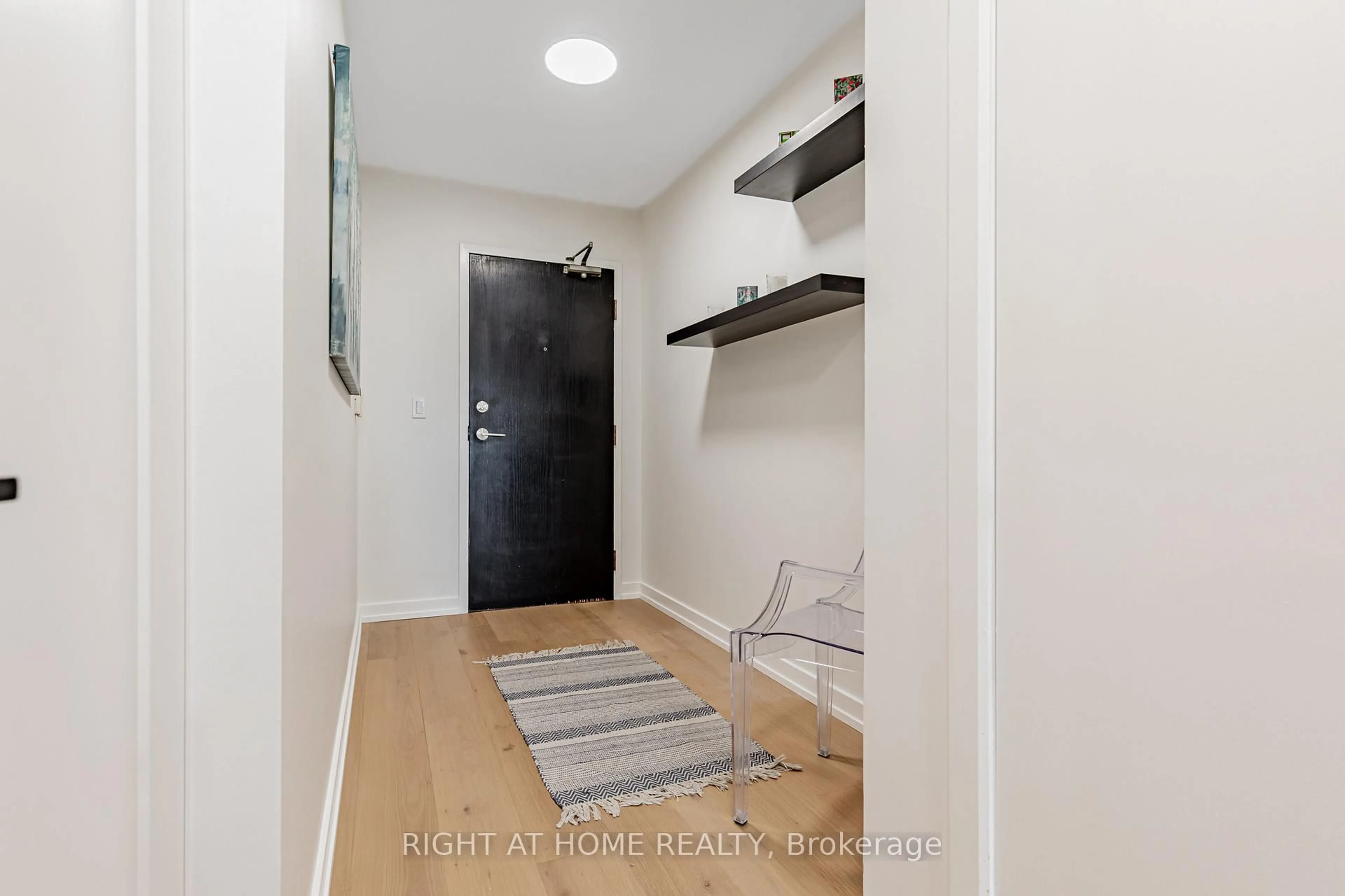 Indoor entryway for 8 Park Rd #3116, Toronto Ontario M4W 3S5