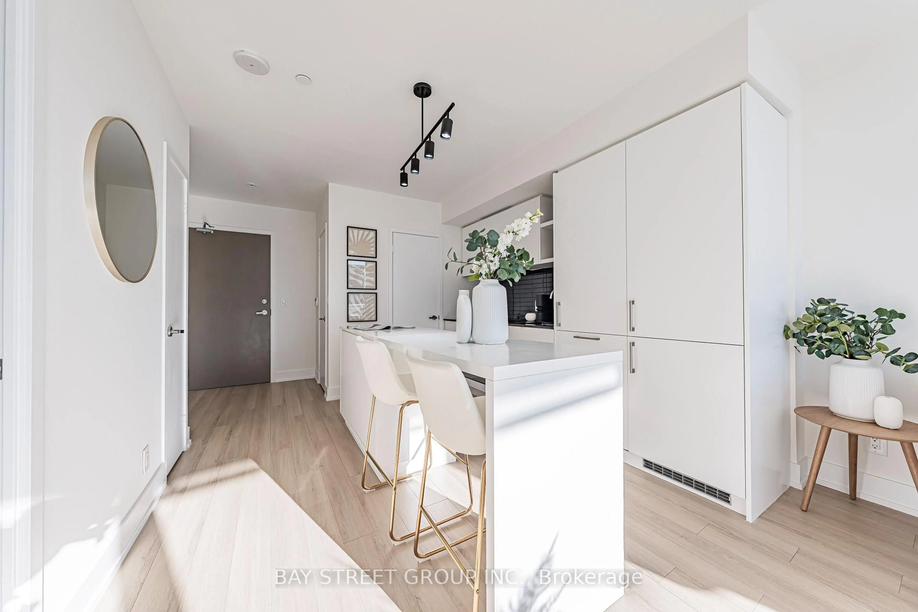 Unknown for 100 Harbour St #3809, Toronto Ontario M5J 0B5