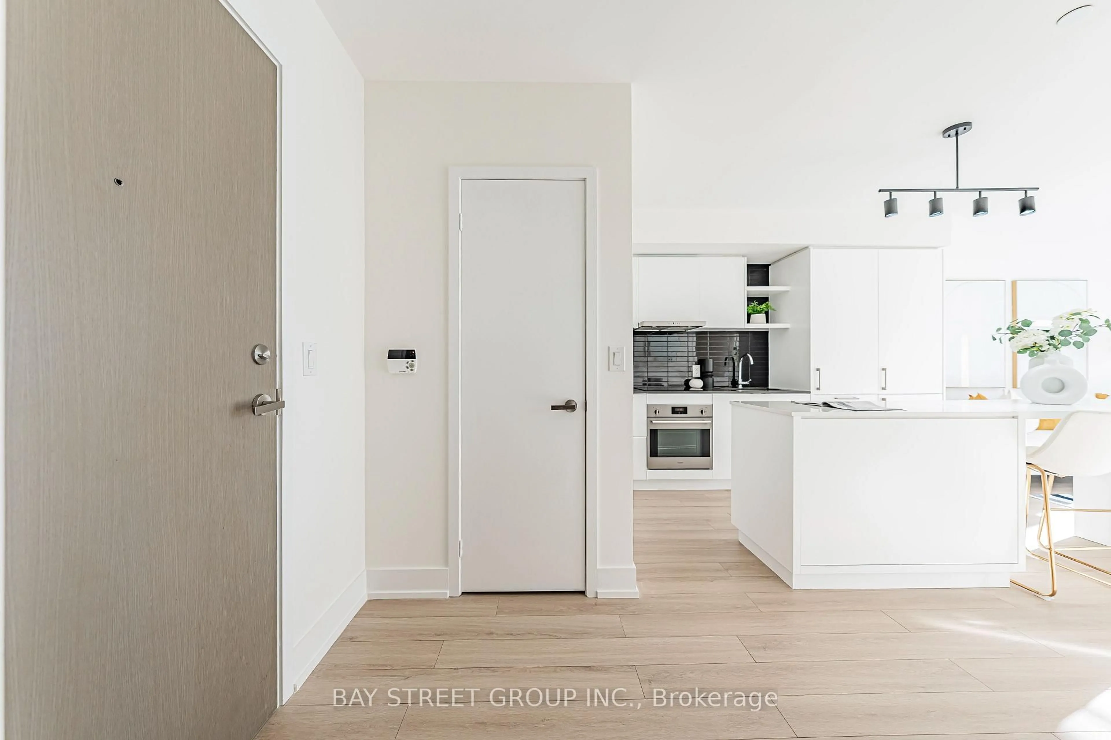 Standard kitchen, unknown for 100 Harbour St #3809, Toronto Ontario M5J 0B5