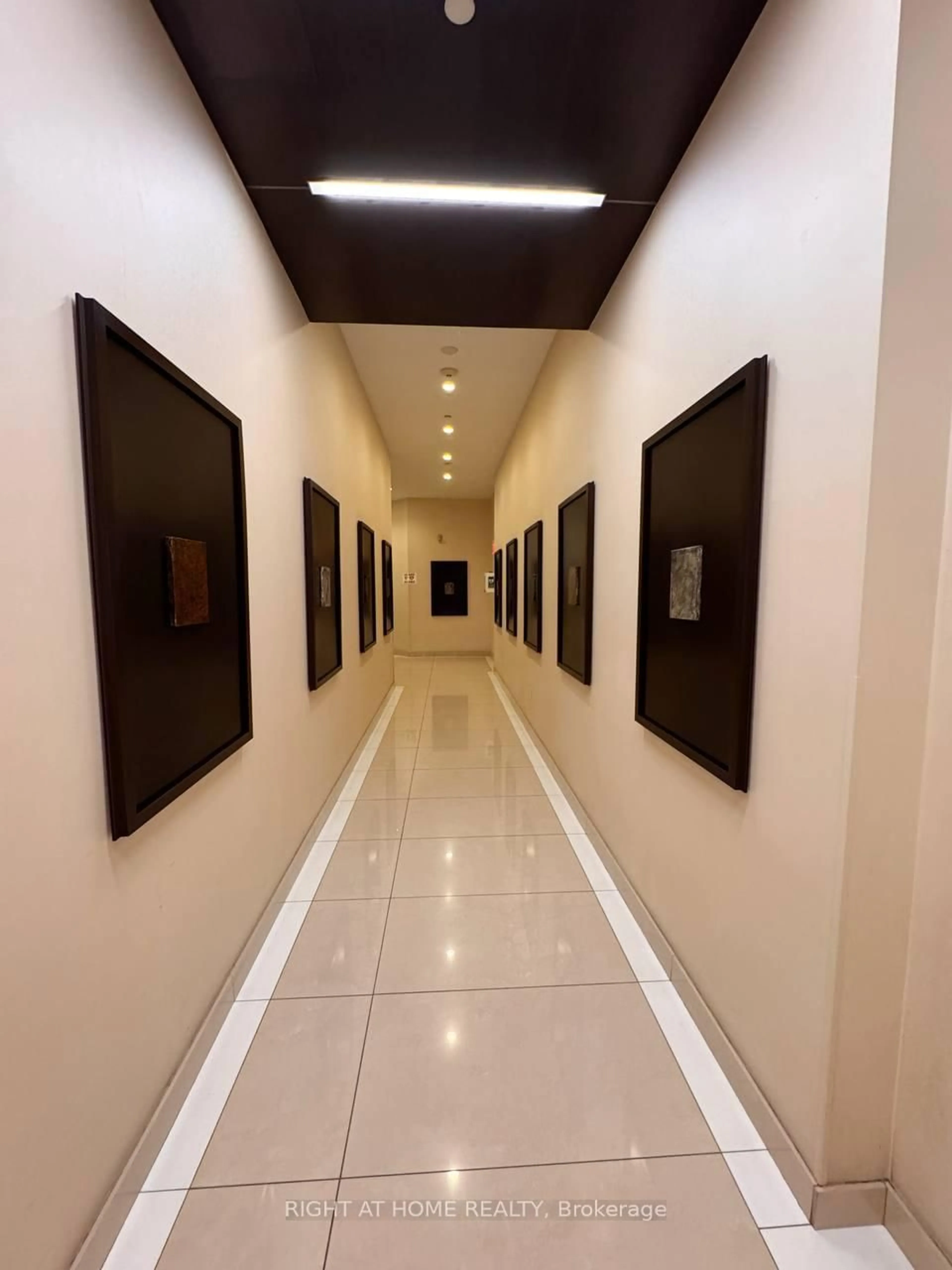 Indoor foyer for 500 Doris Ave #2329, Toronto Ontario M2N 0C1
