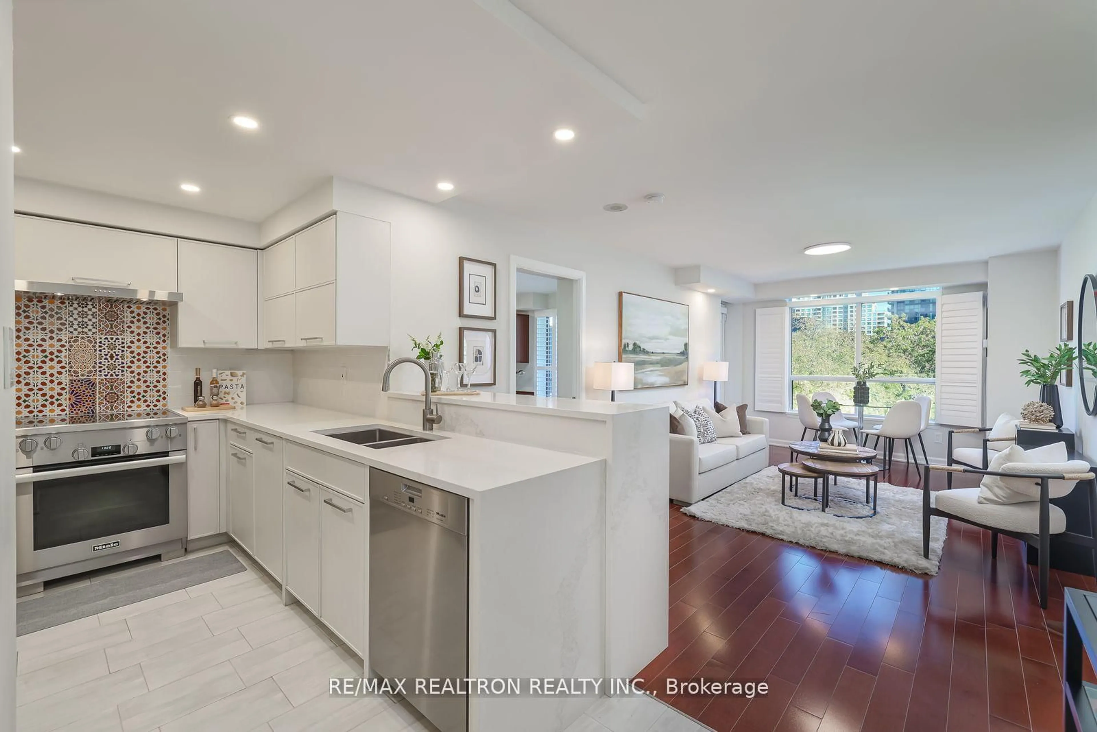 Open concept kitchen, ceramic/tile floor for 233 Beecroft Rd #402, Toronto Ontario M2N 6Z9
