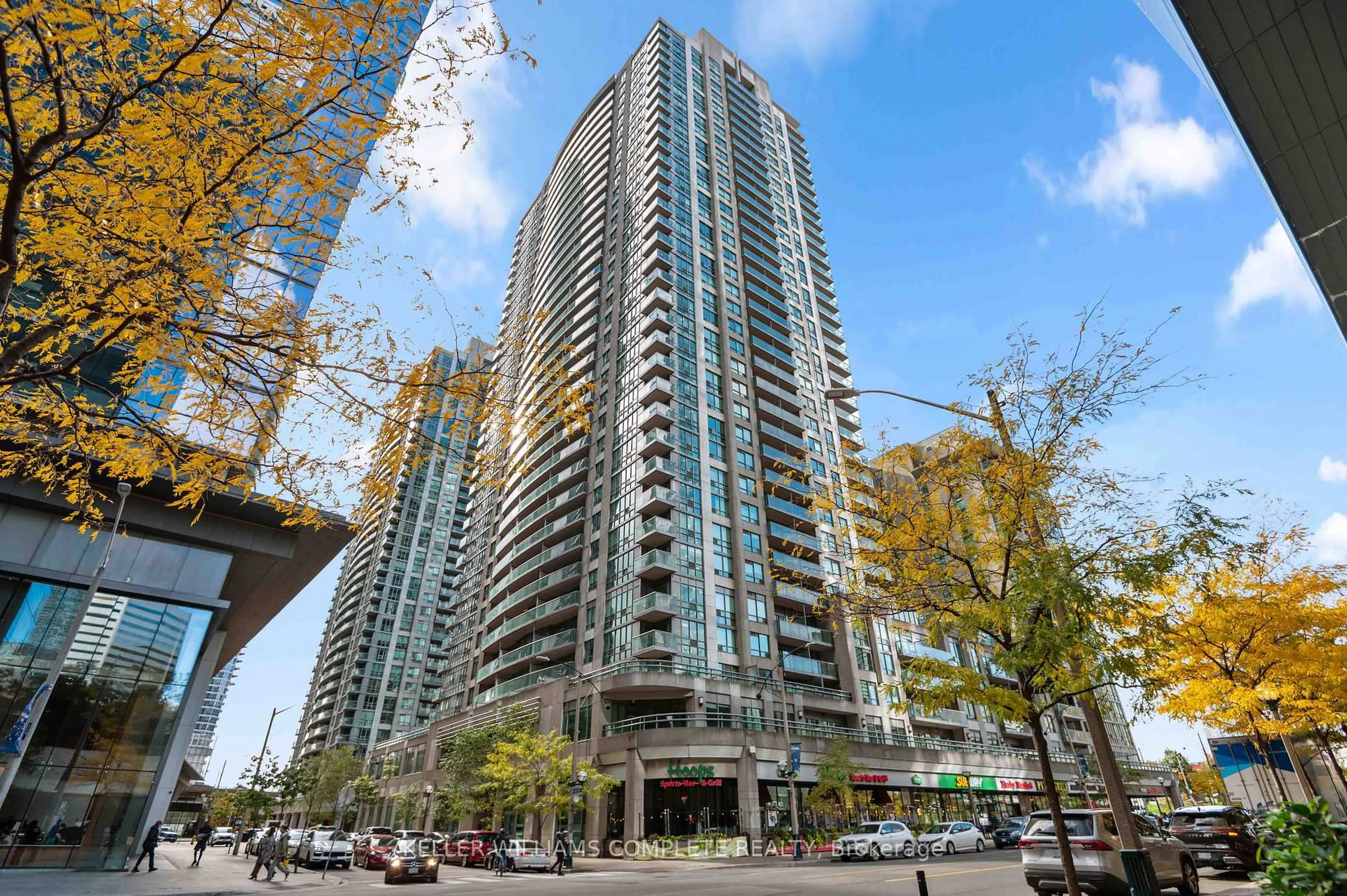 Patio, unknown for 30 GRAND TRUNK Cres #1110, Toronto Ontario M5J 3A4