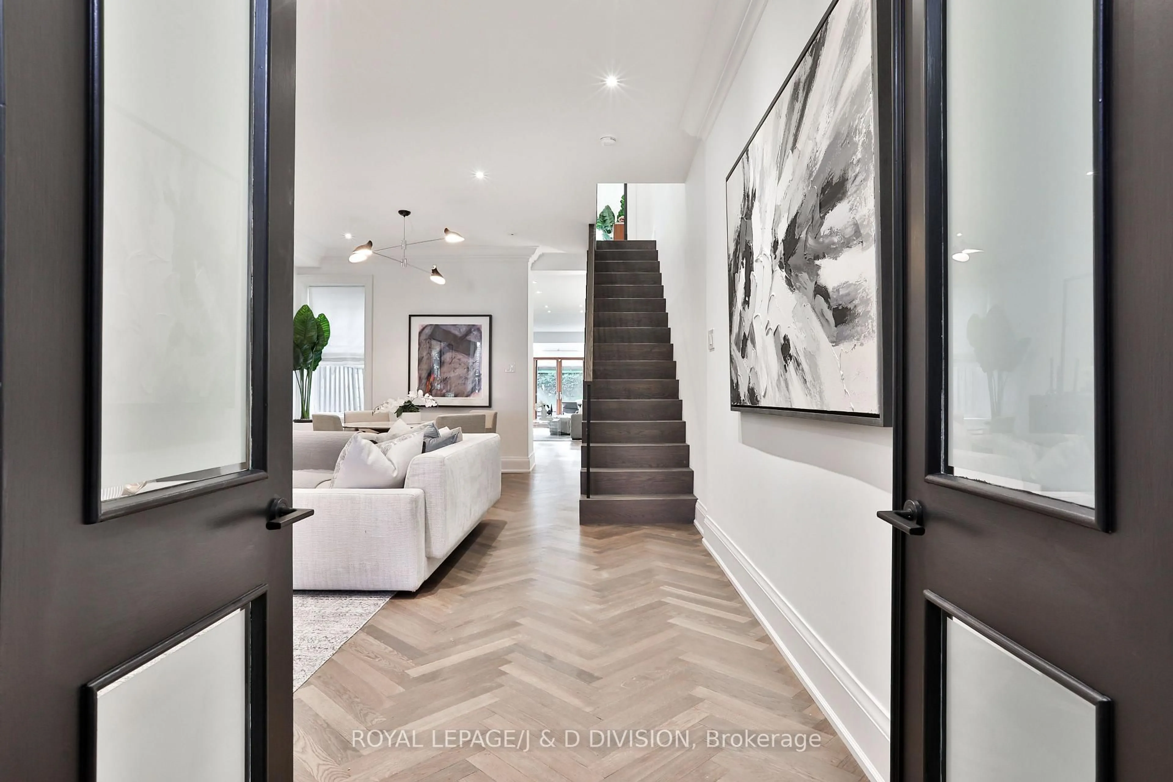 Indoor entryway for 69 Sullivan St, Toronto Ontario M5T 1C2