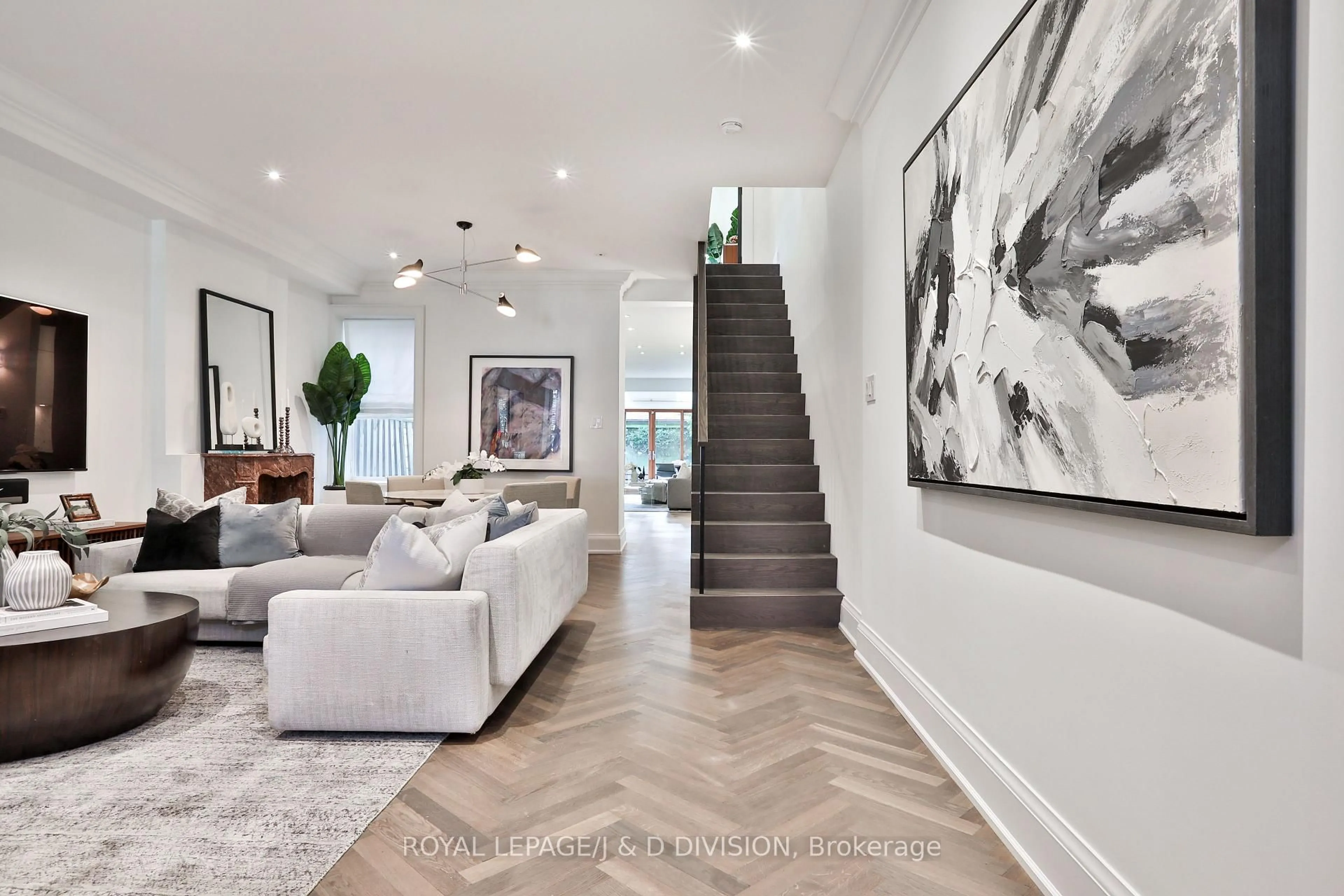 Unknown for 69 Sullivan St, Toronto Ontario M5T 1C2