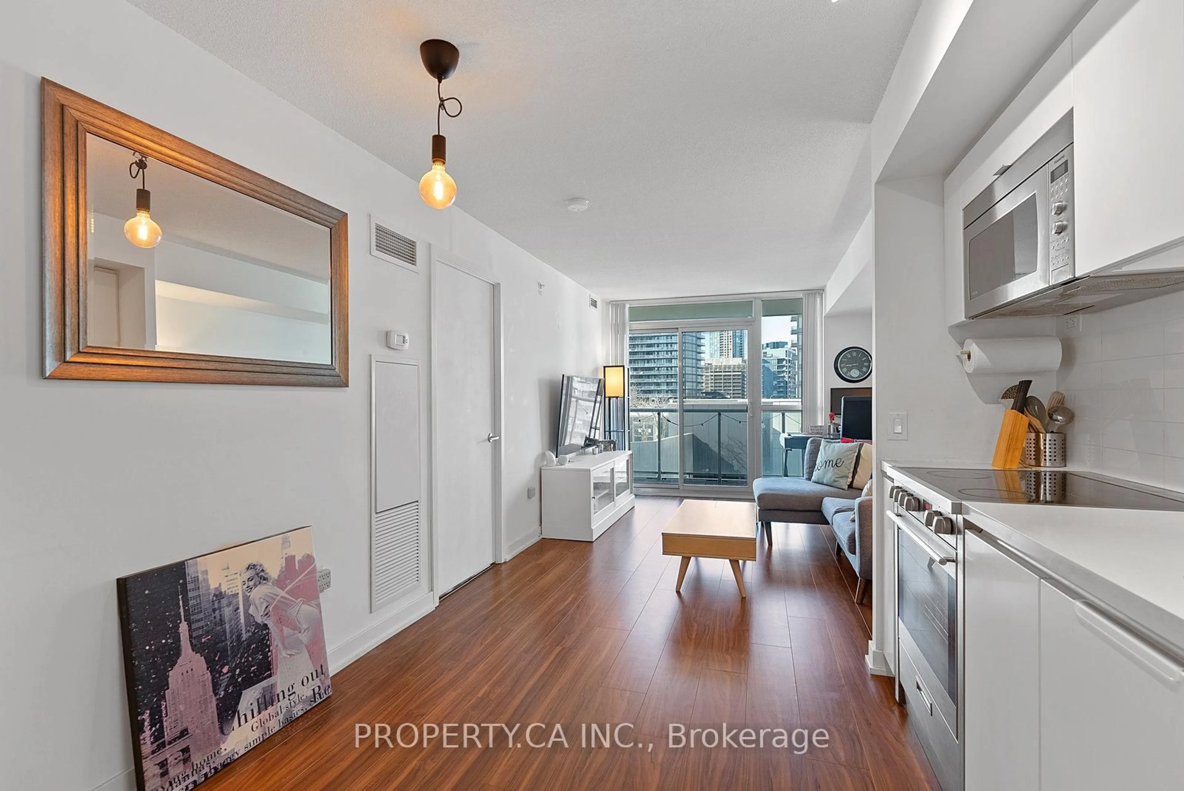 Indoor entryway for 75 Queens Wharf Rd #812, Toronto Ontario M5V 0J8