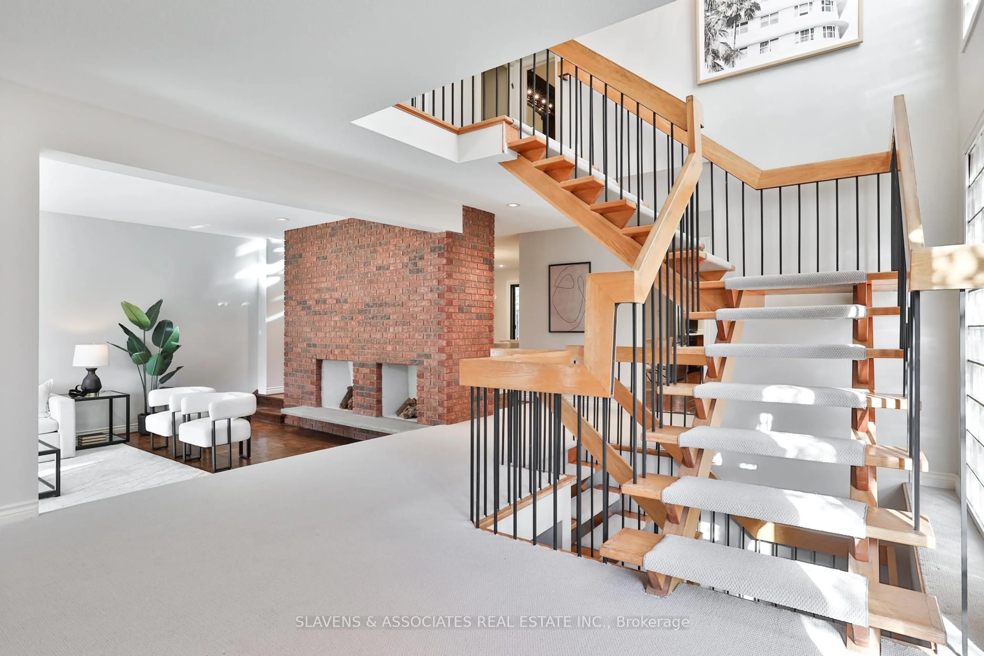 Stairs for 32 Hillmount Ave, Toronto Ontario M6B 1X2