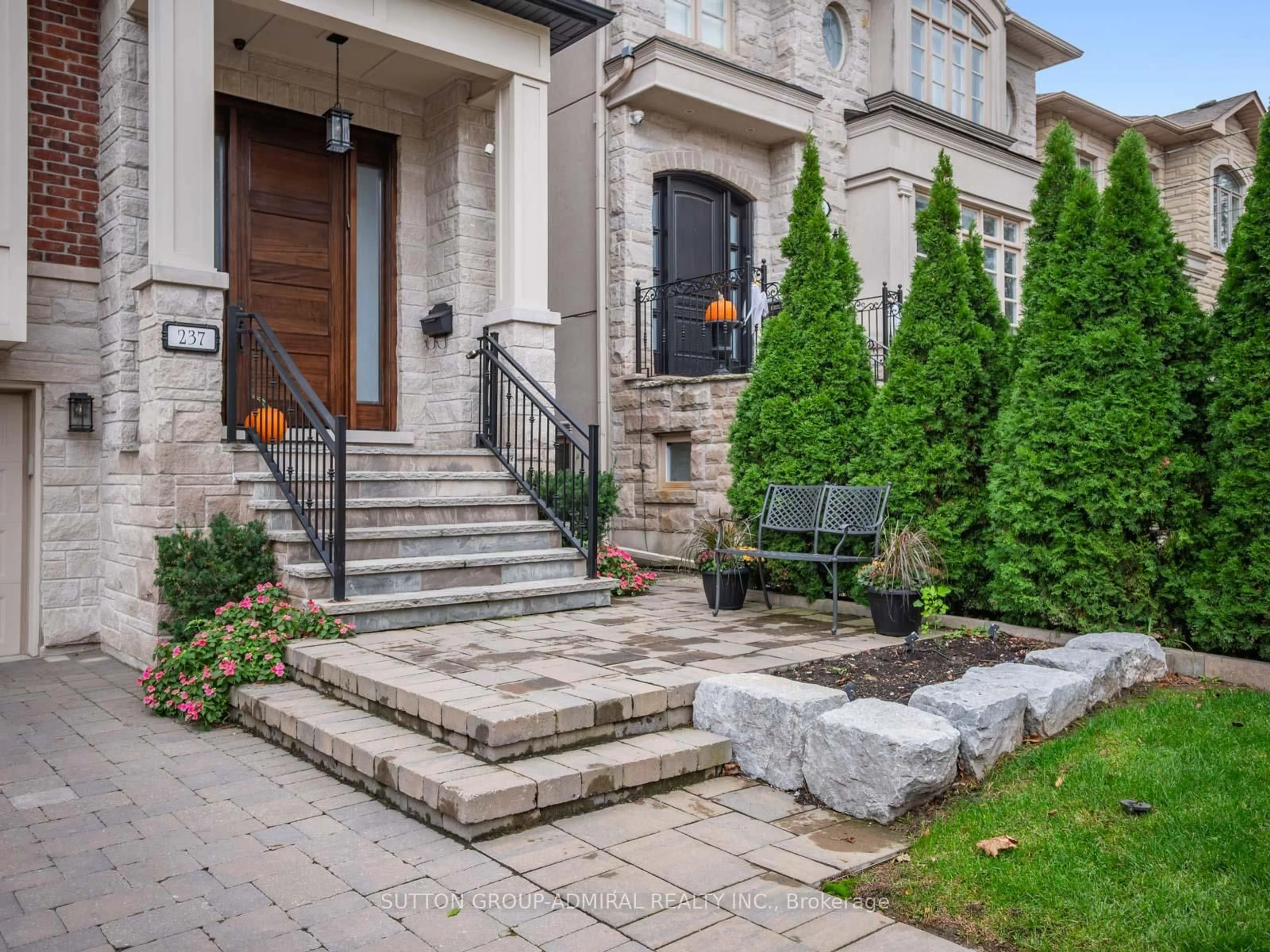 Unknown for 237 Joicey Blvd, Toronto Ontario M5M 2V6